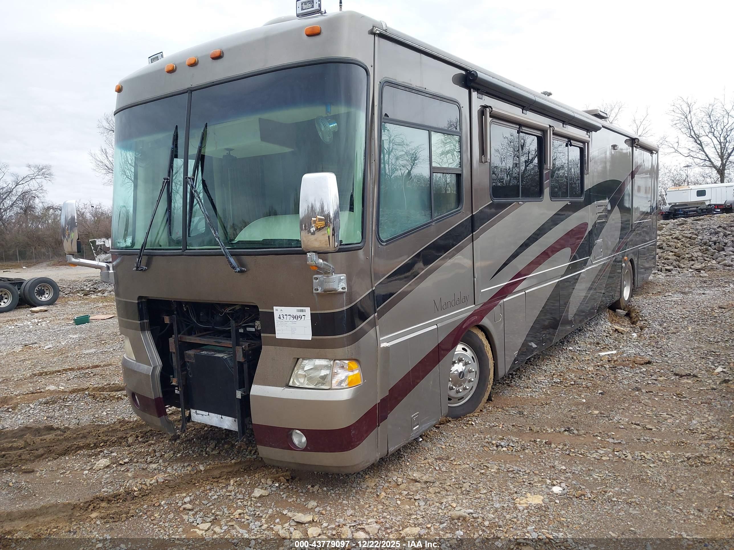 FREIGHTLINER CHASSIS image 2