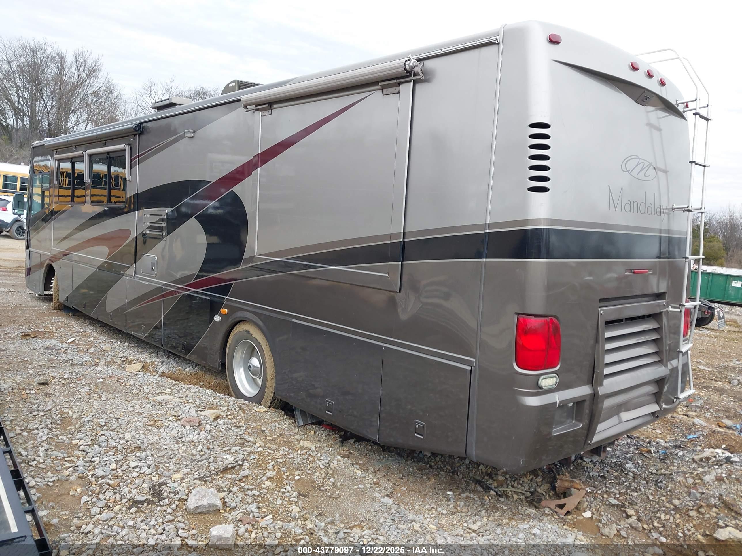 FREIGHTLINER CHASSIS image 3