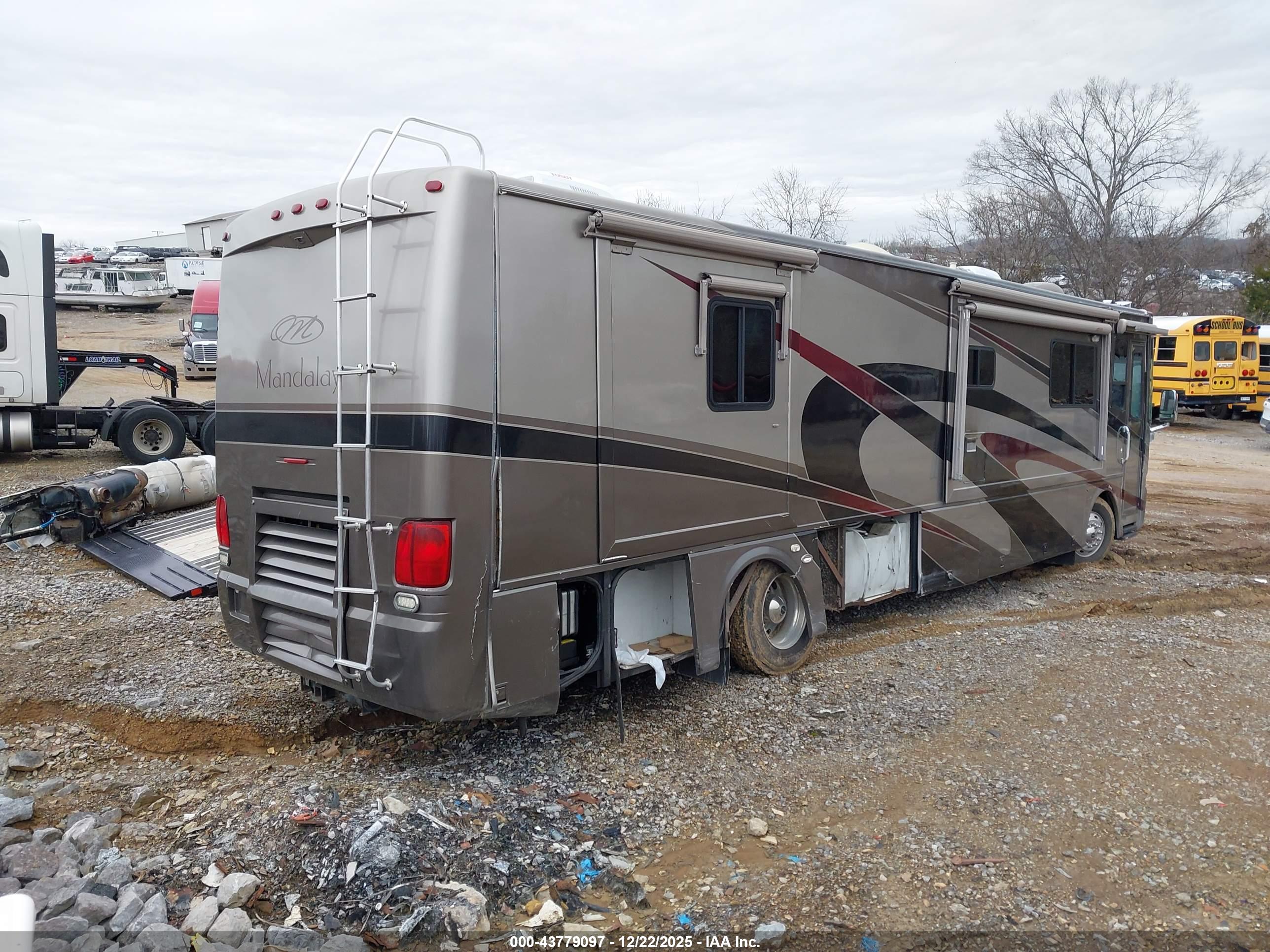 FREIGHTLINER CHASSIS image 4