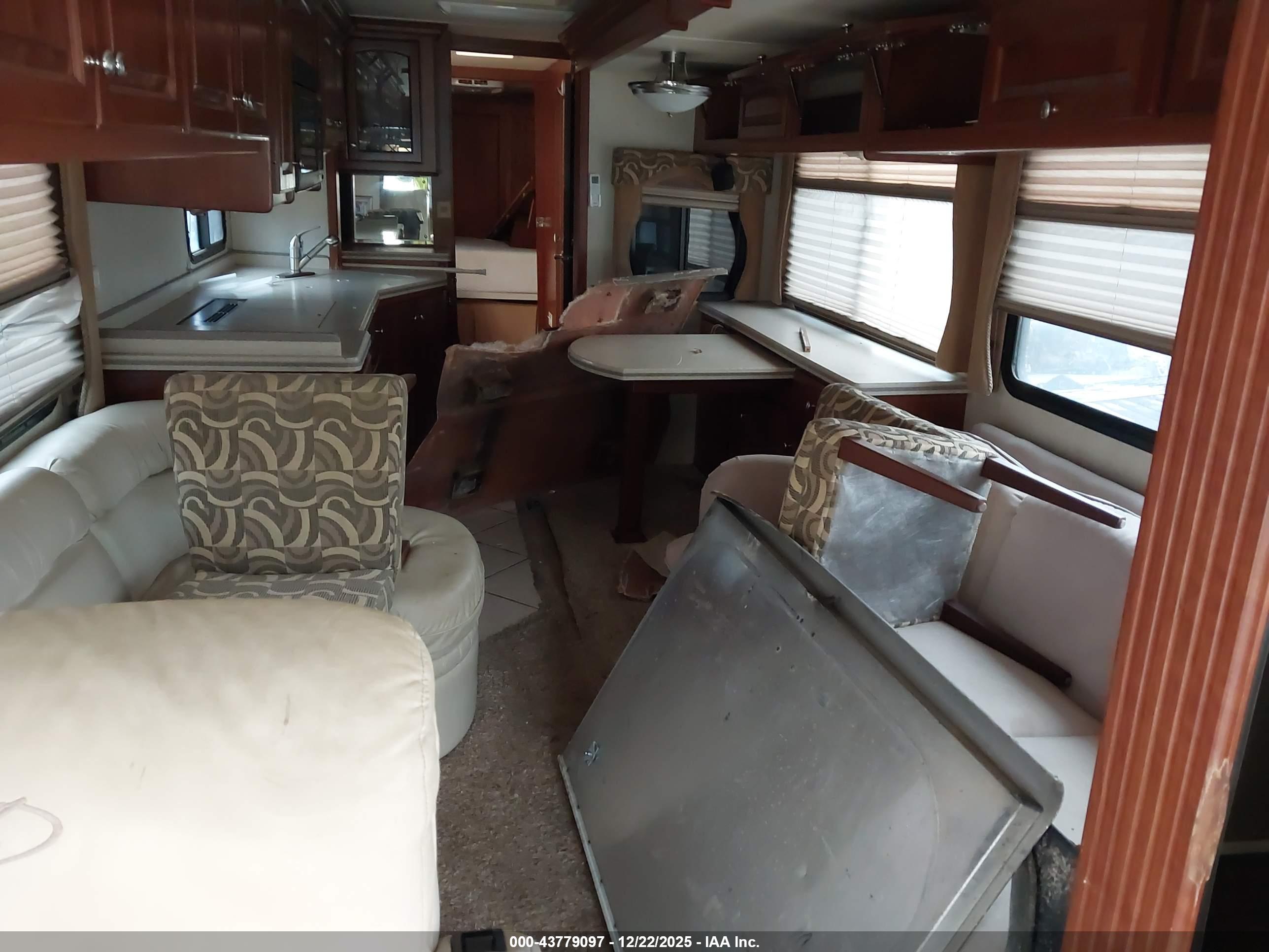 FREIGHTLINER CHASSIS image 8