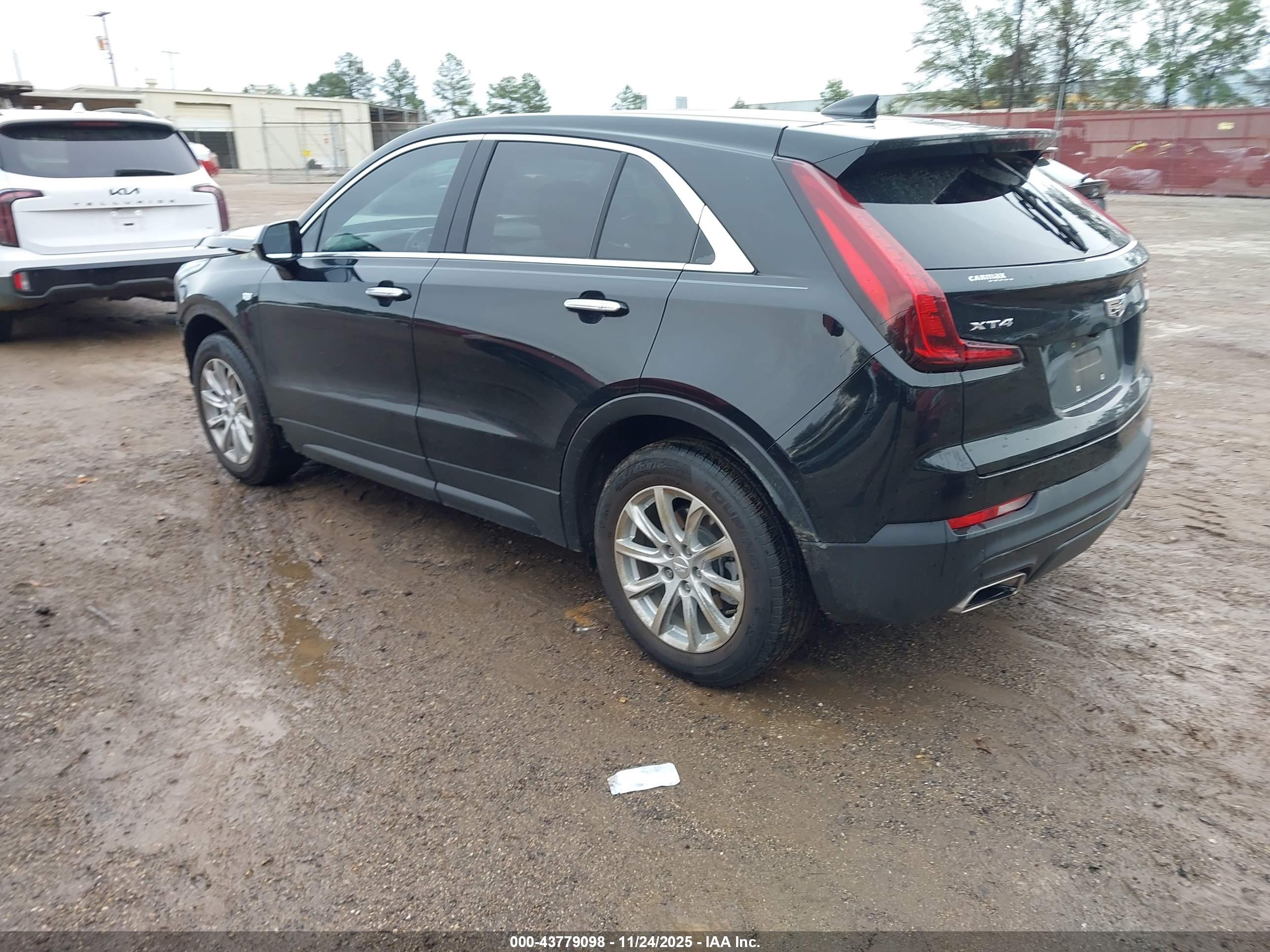CADILLAC XT4 image 3
