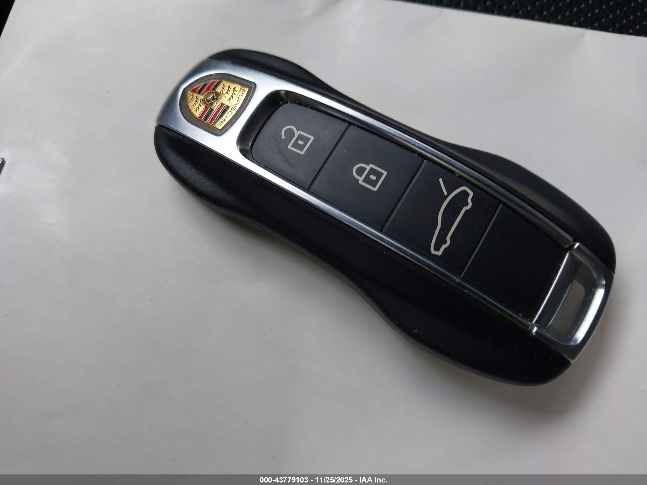 PORSCHE PANAMERA image 11