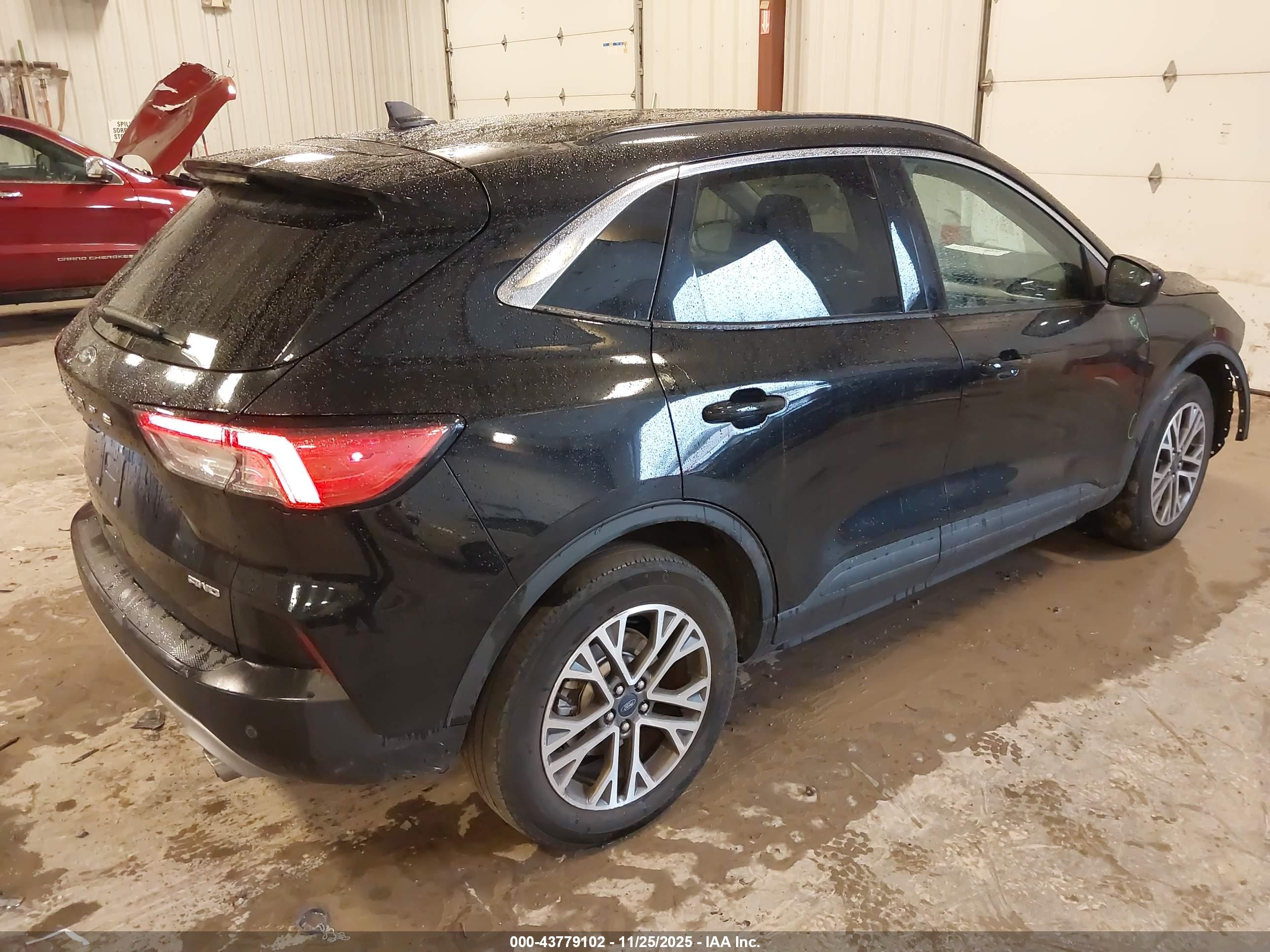 FORD ESCAPE image 4