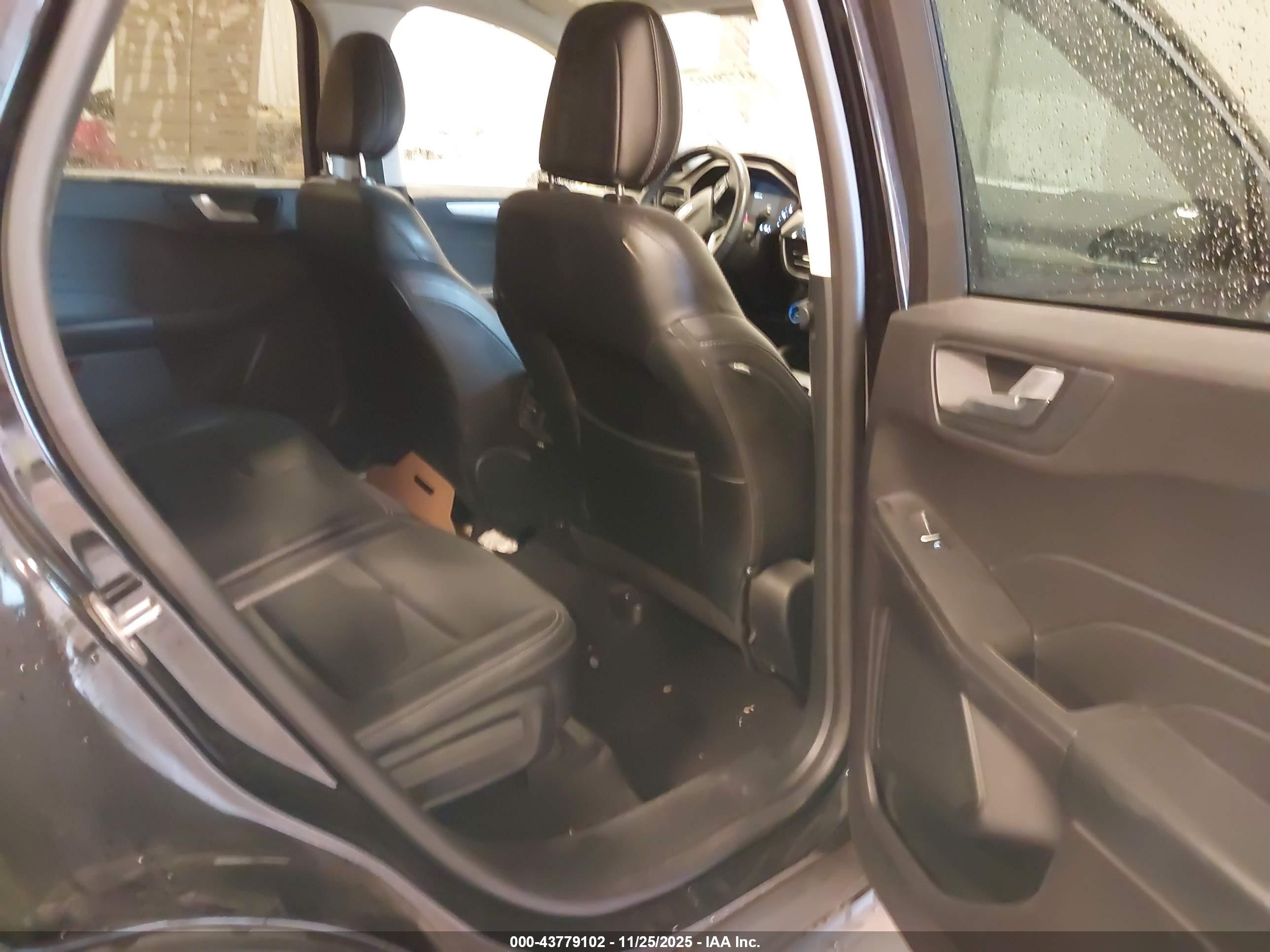 FORD ESCAPE image 8