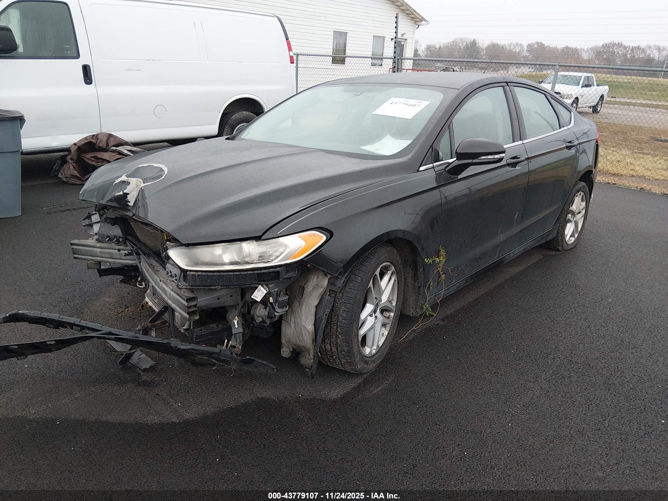 FORD FUSION image 2