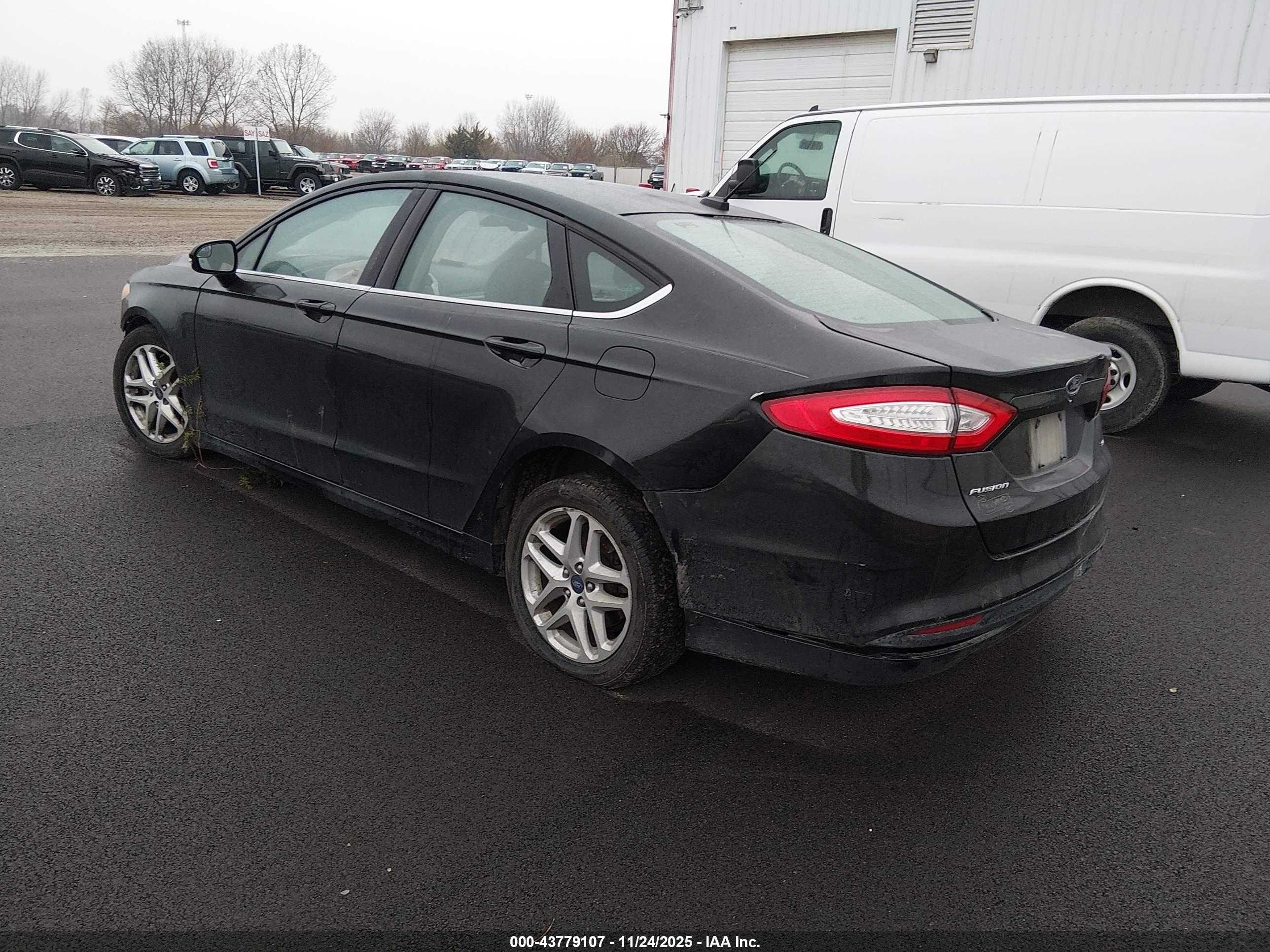 FORD FUSION image 3