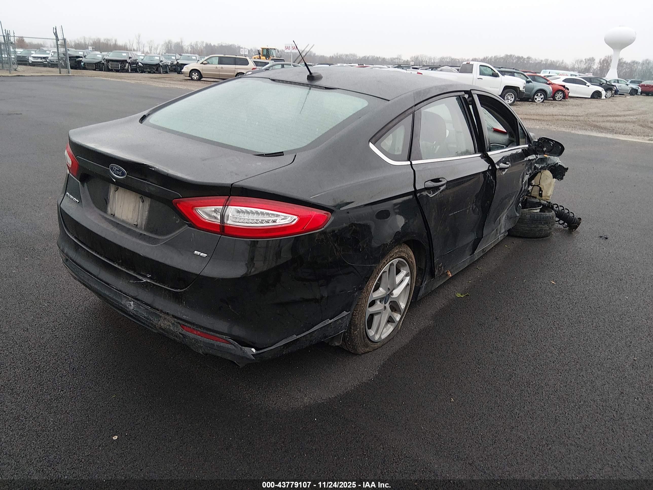 FORD FUSION image 4