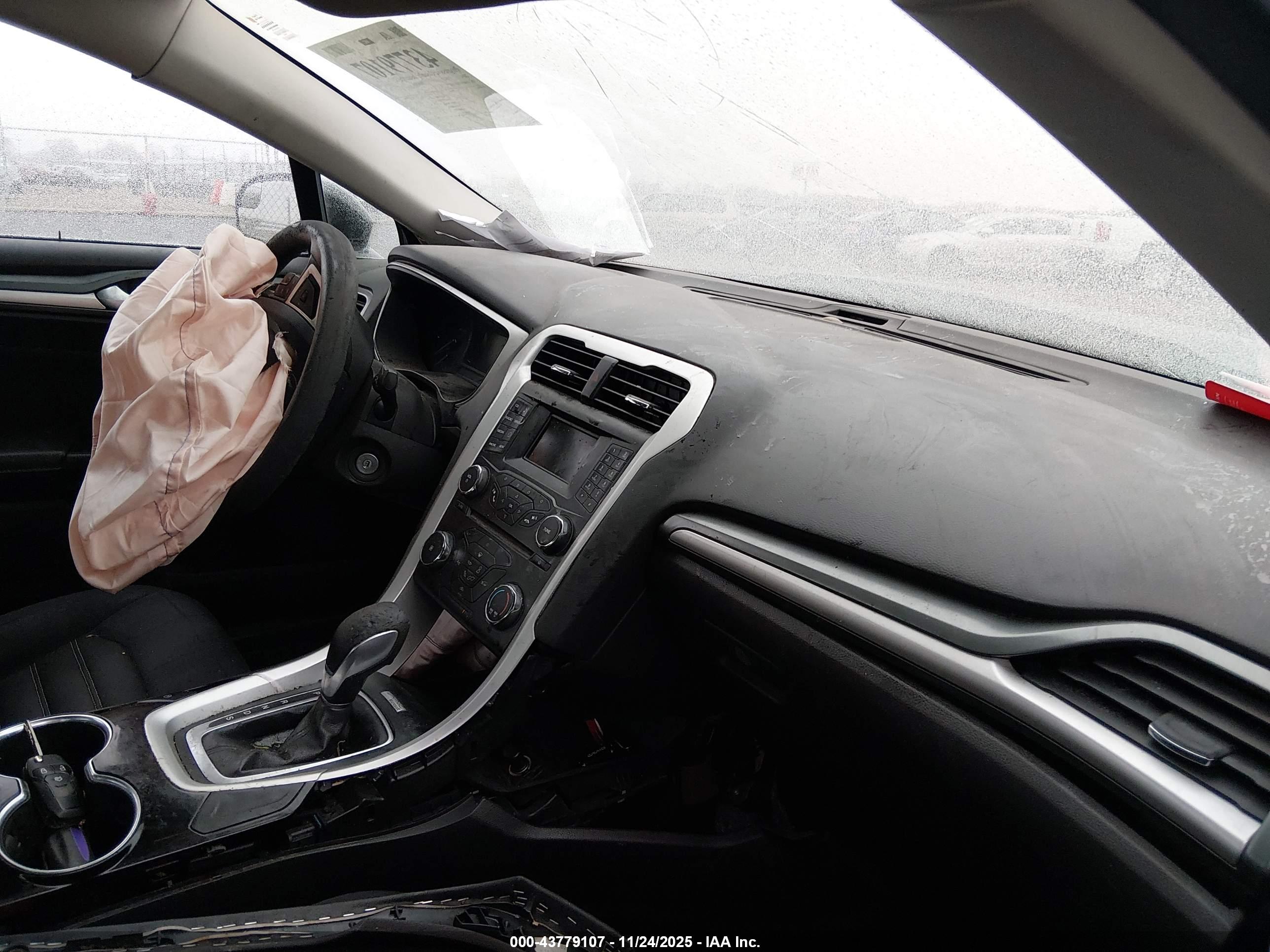FORD FUSION image 5