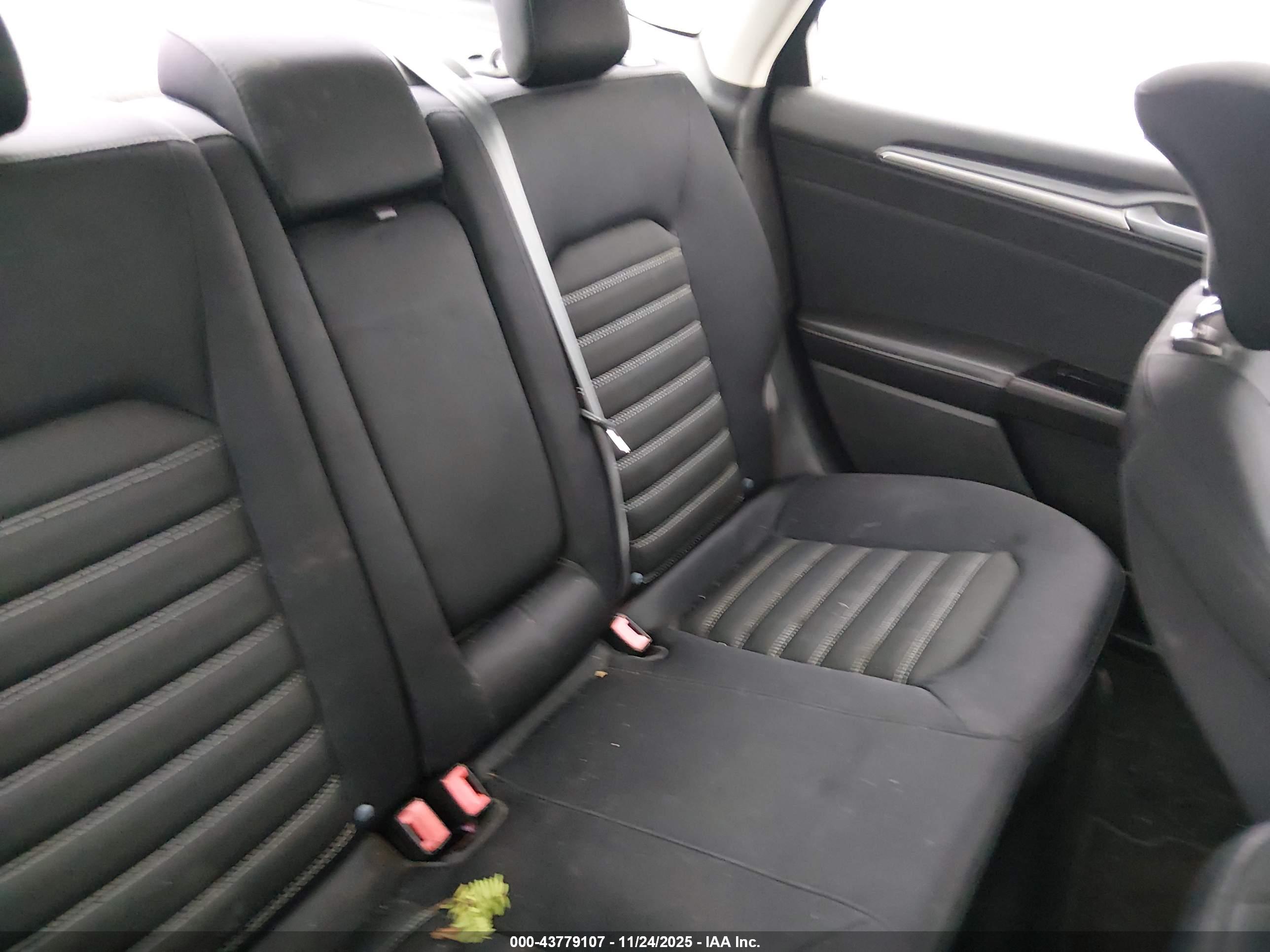 FORD FUSION image 8