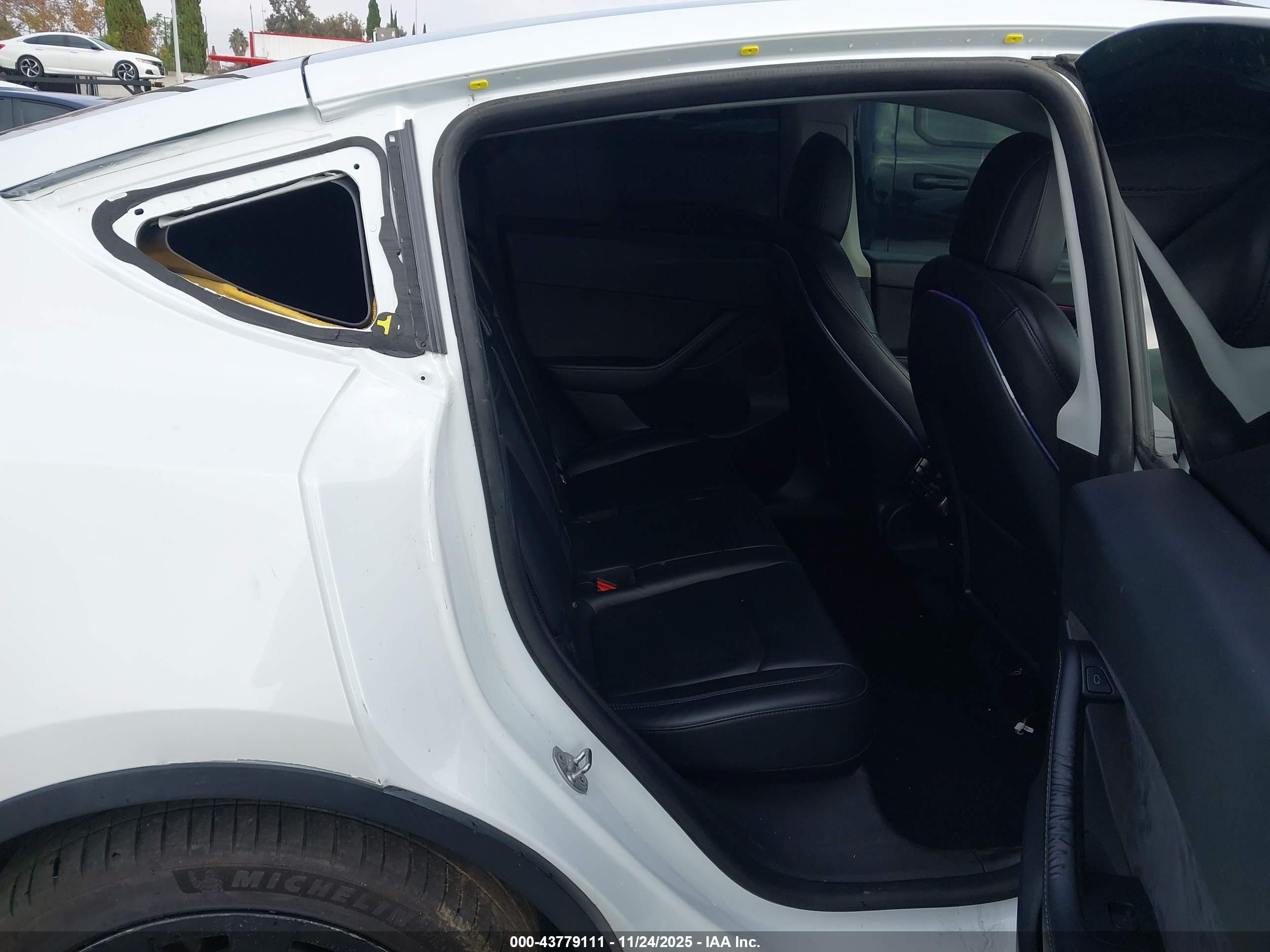 TESLA MODEL image 8