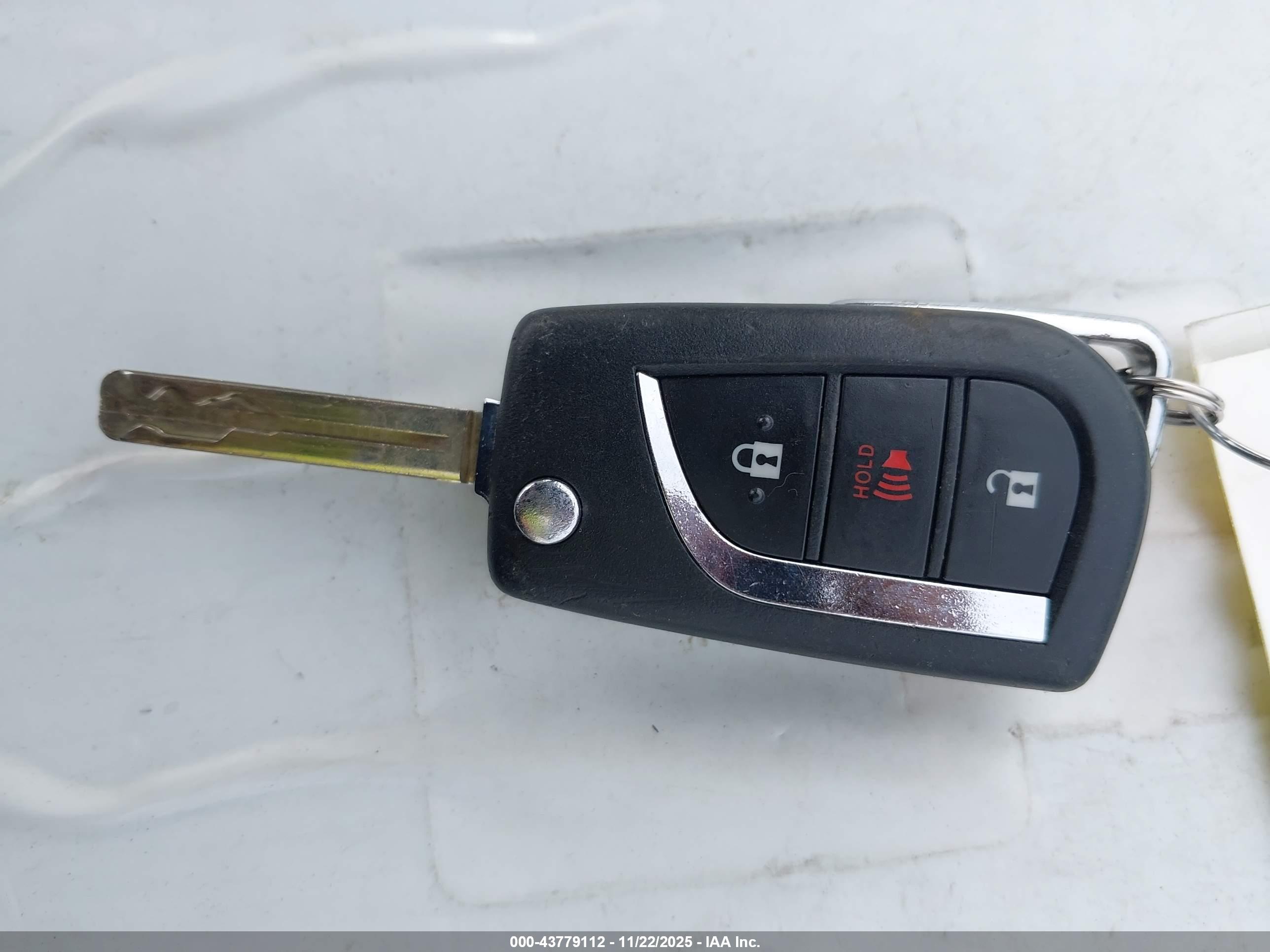 TOYOTA RAV4 image 11