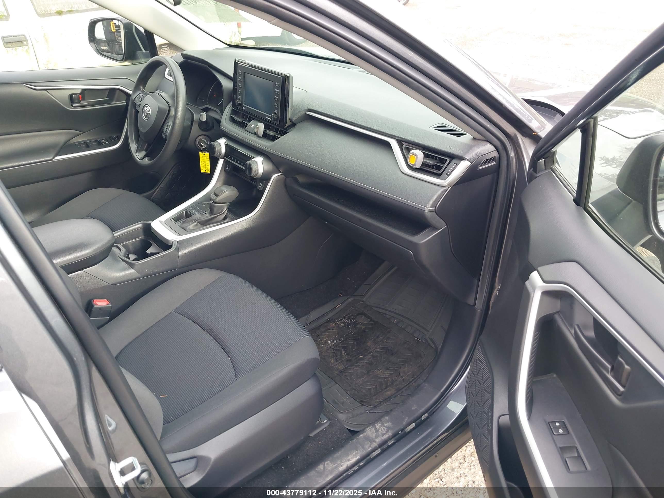 TOYOTA RAV4 image 5