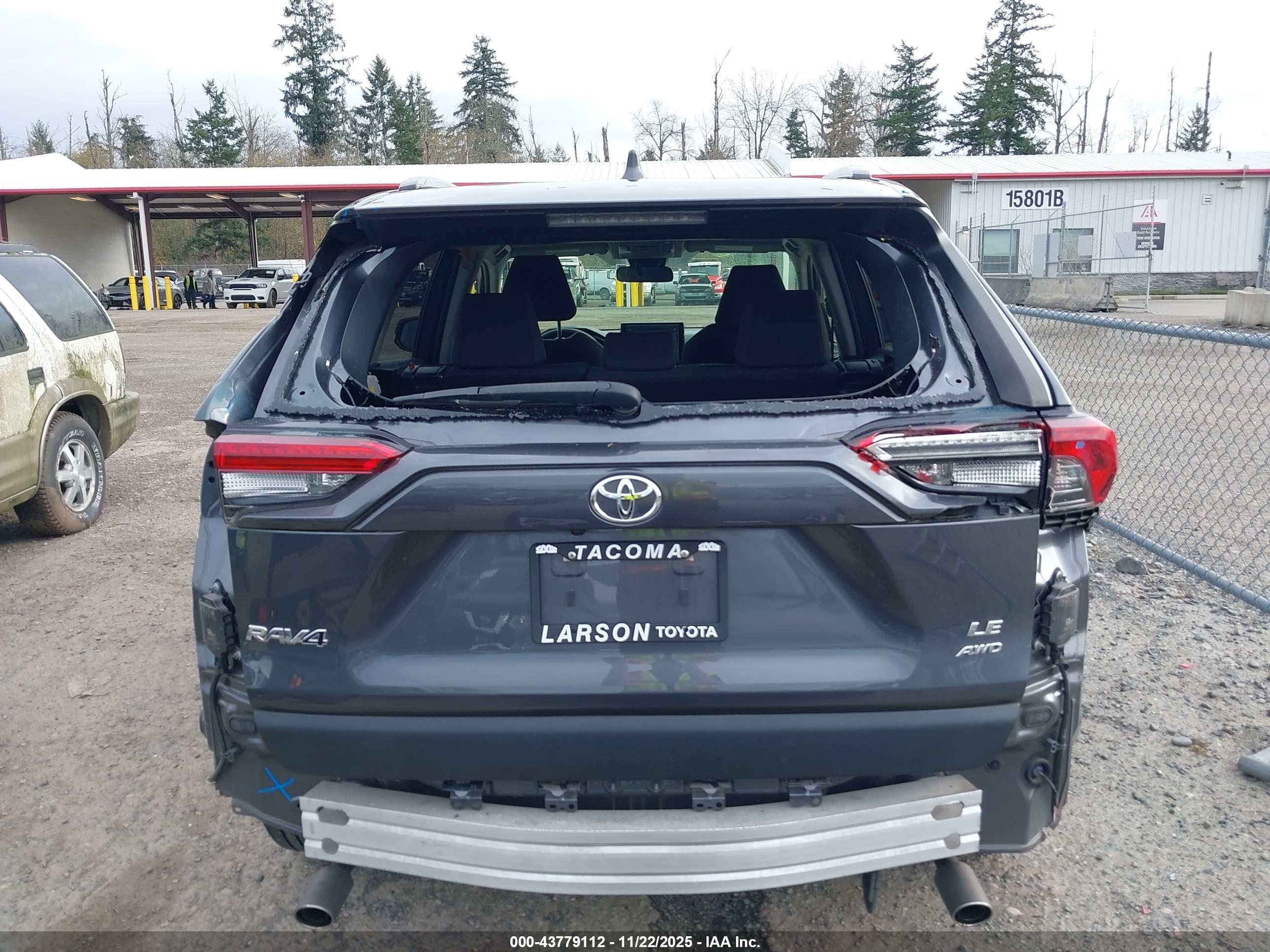 TOYOTA RAV4 image 6