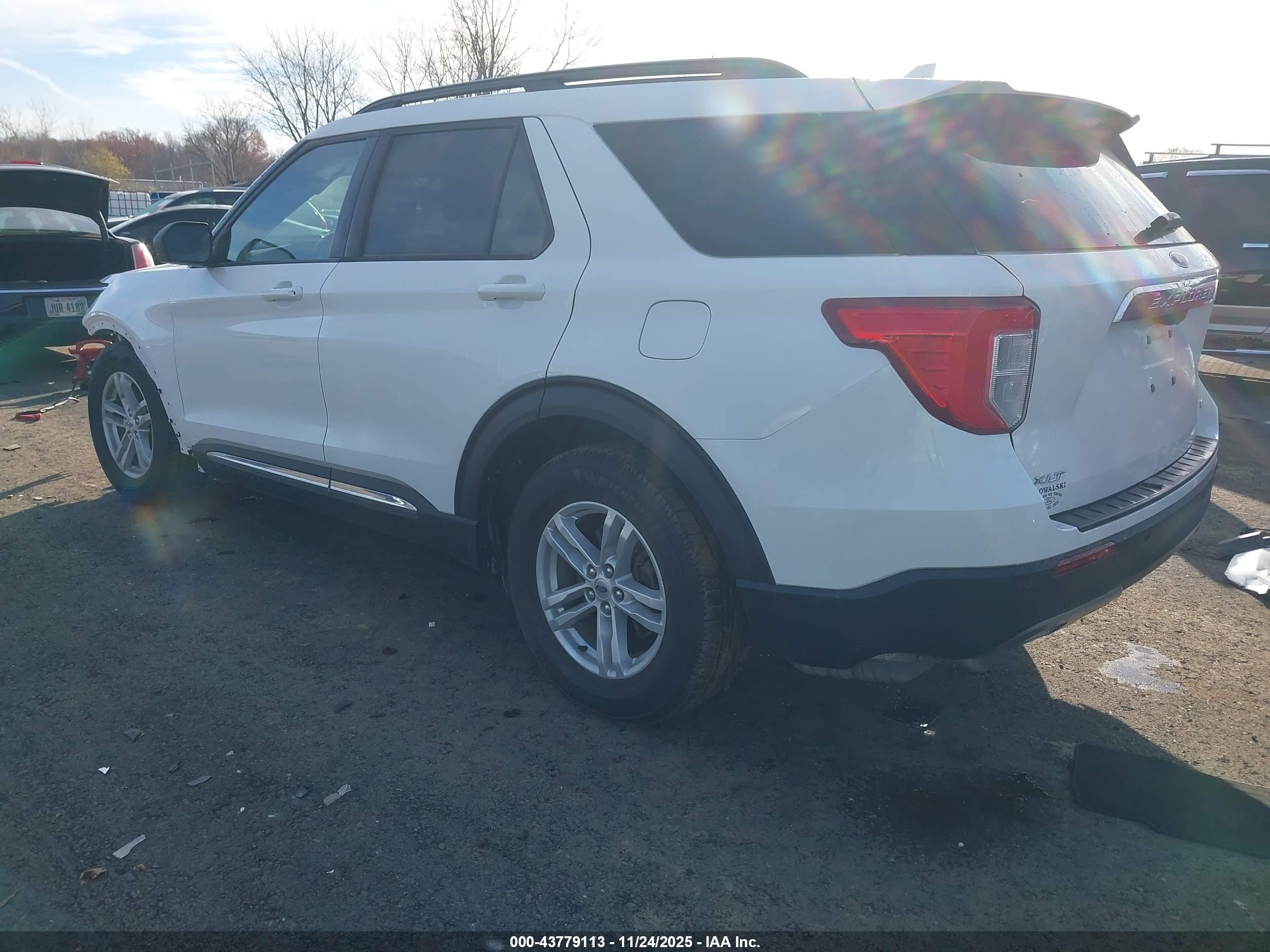 FORD EXPLORER image 3