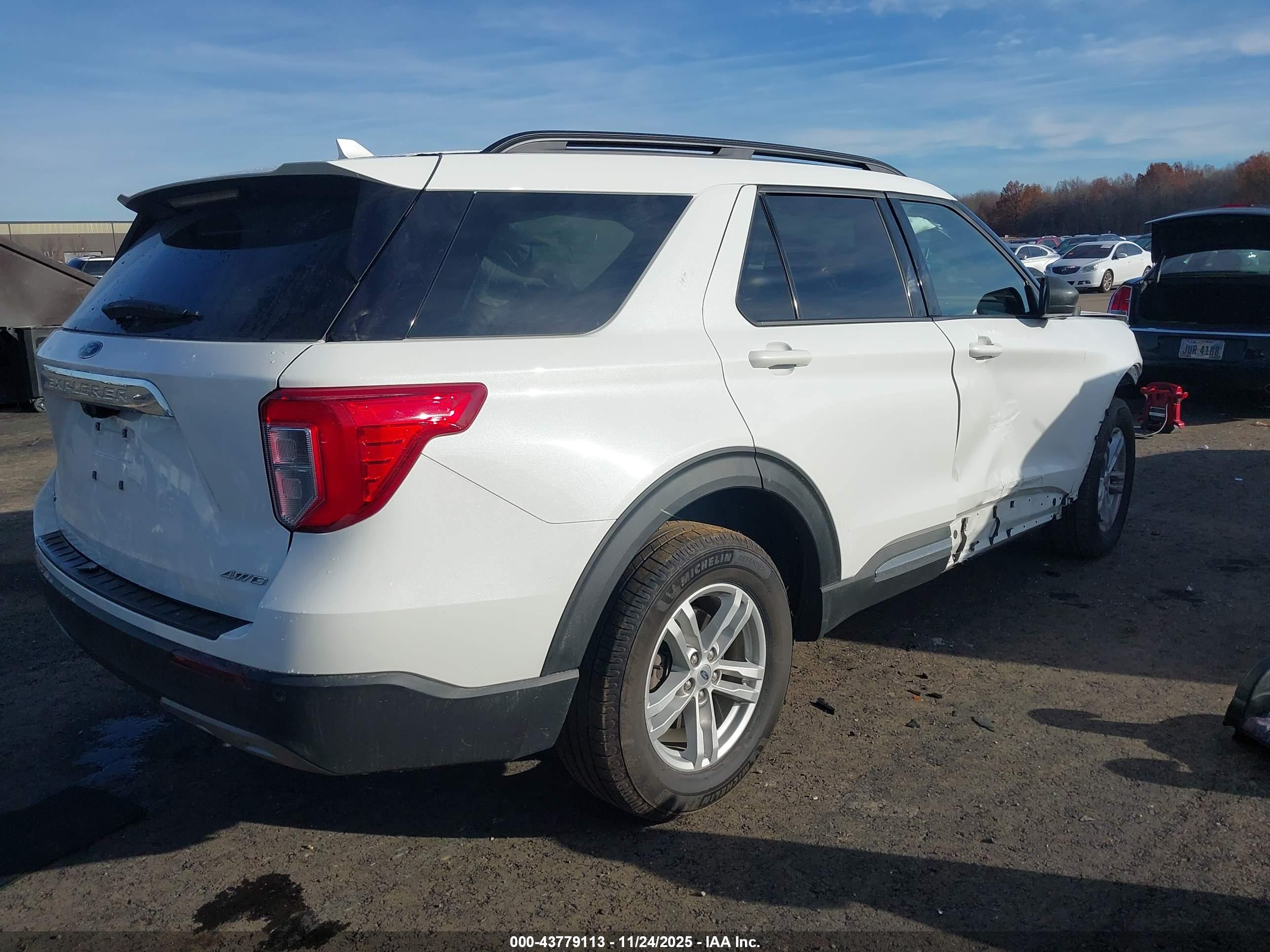 FORD EXPLORER image 4