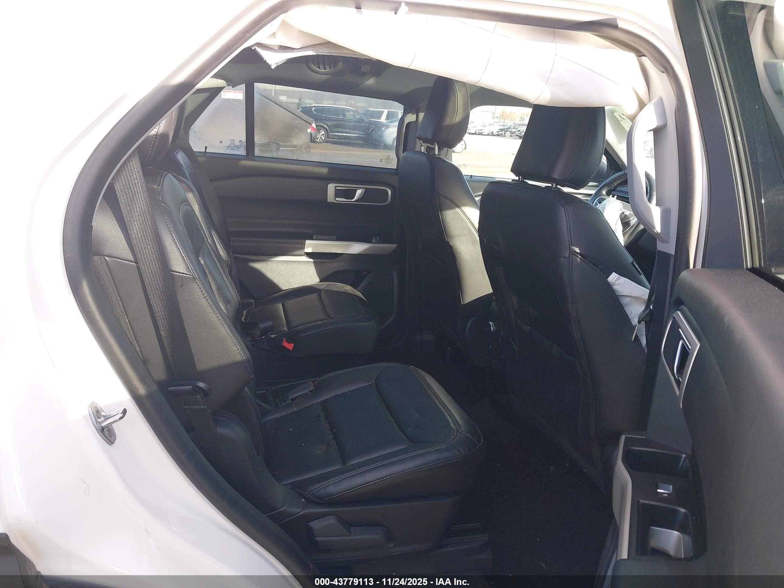 FORD EXPLORER image 8