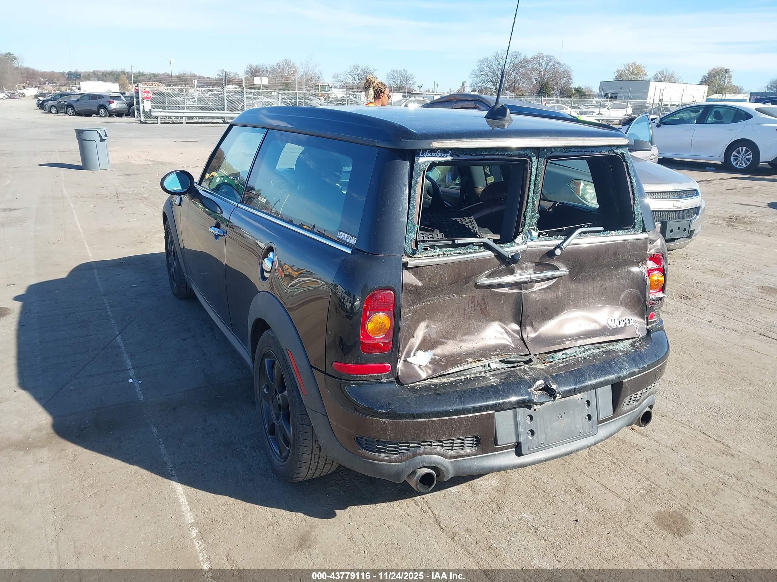 MINI COOPER image 3