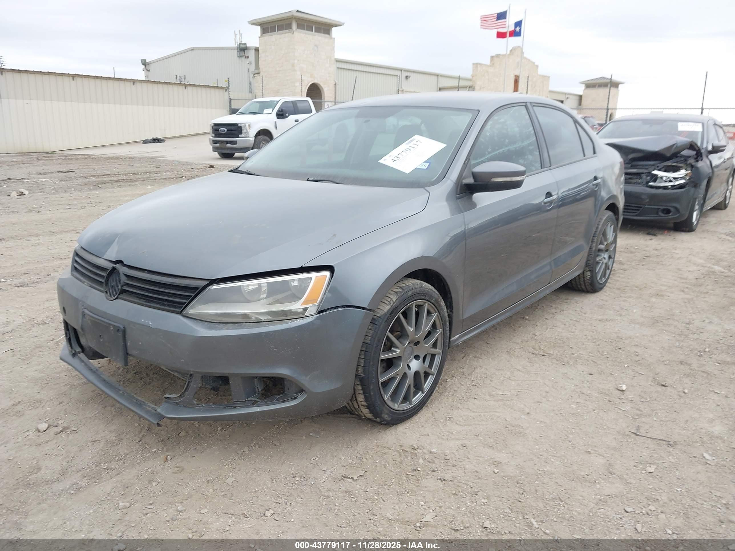VOLKSWAGEN JETTA image 2