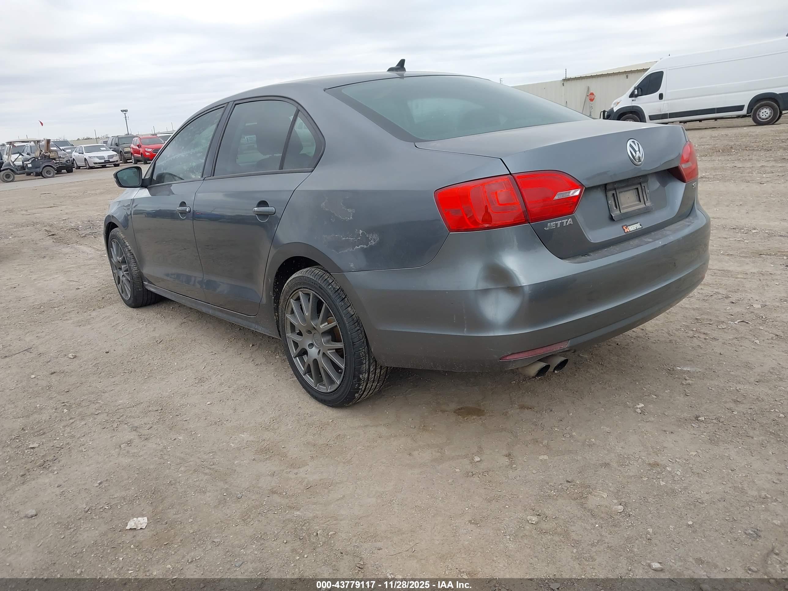 VOLKSWAGEN JETTA image 3