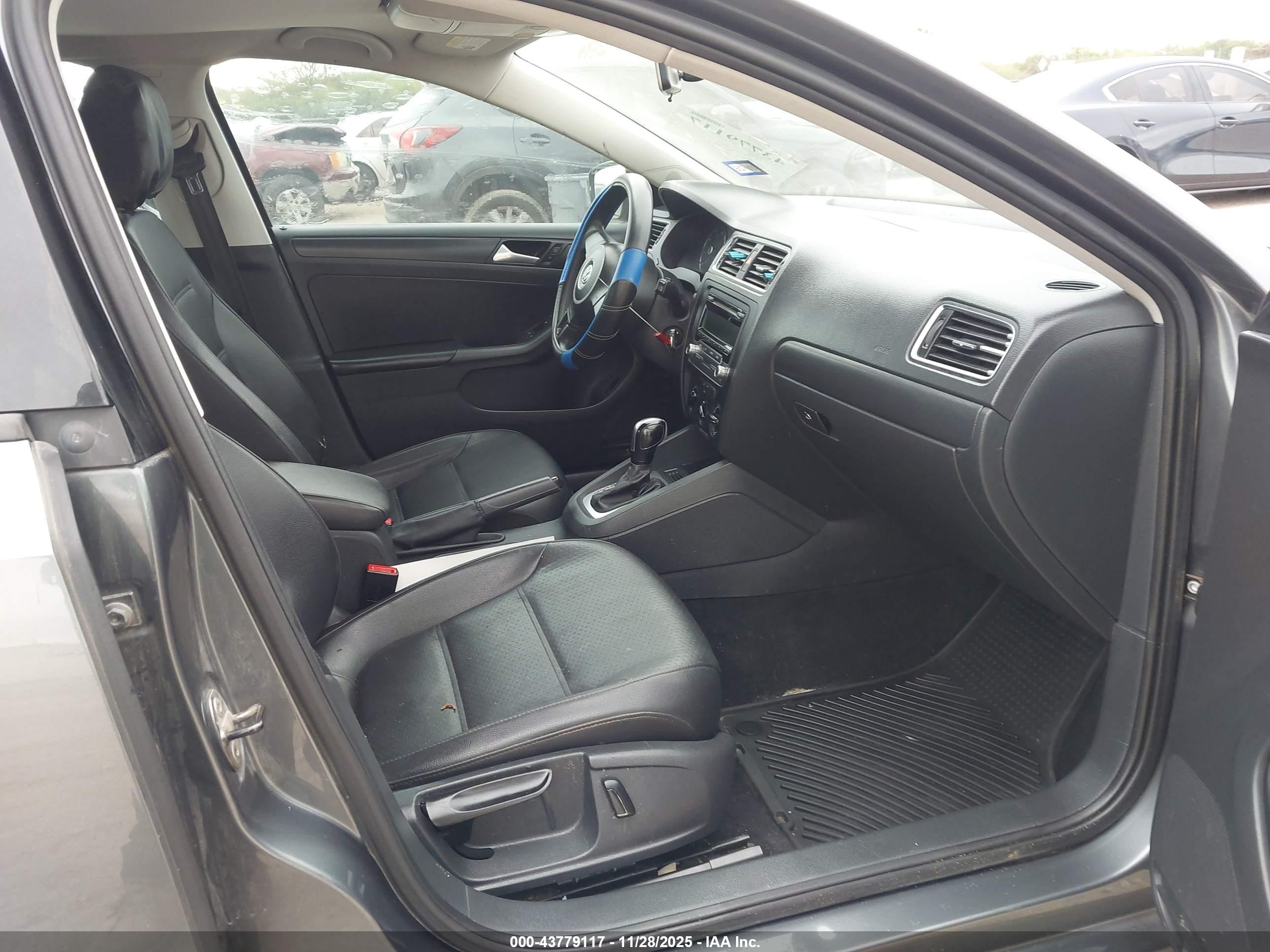 VOLKSWAGEN JETTA image 5