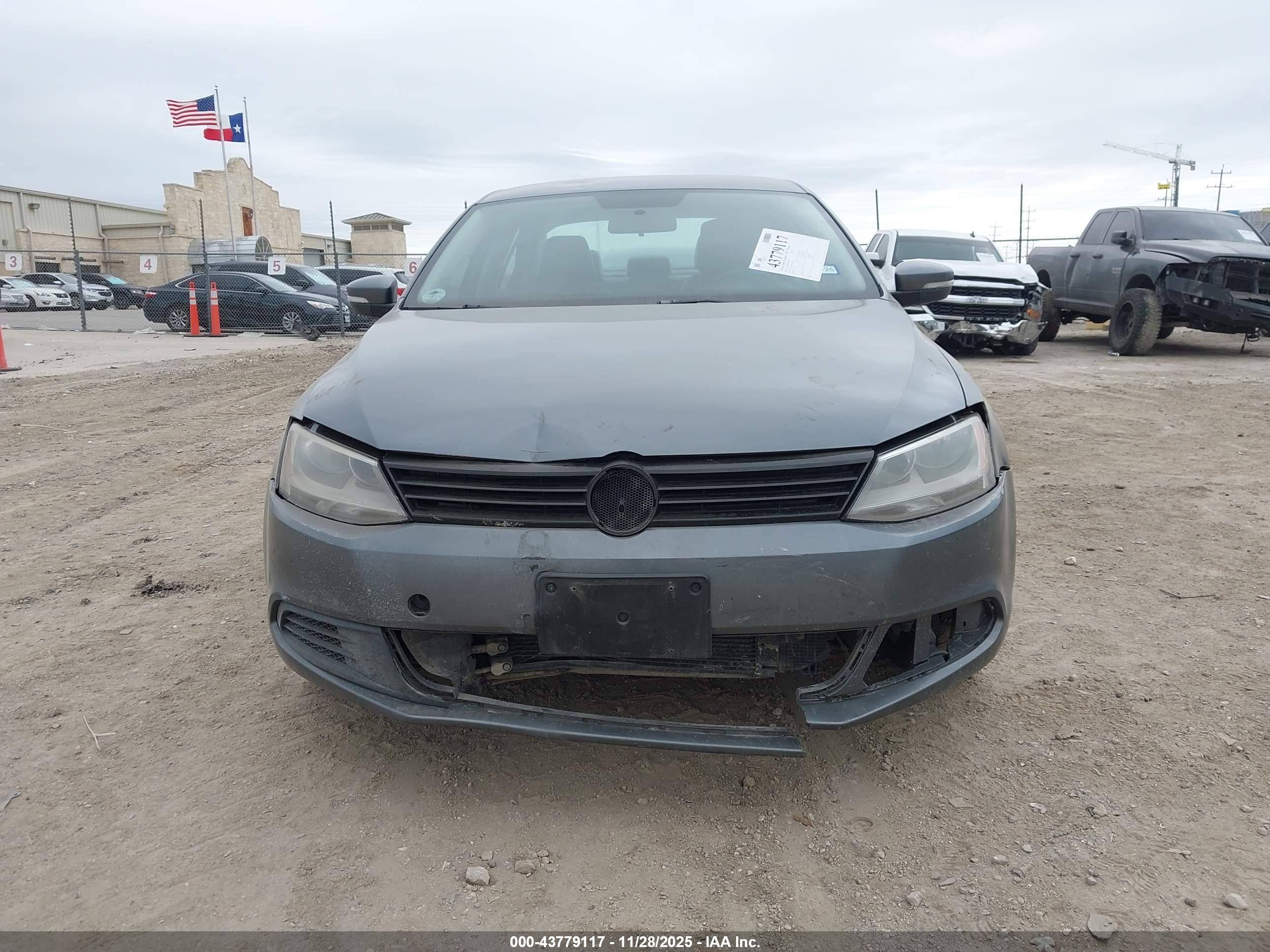 VOLKSWAGEN JETTA image 6