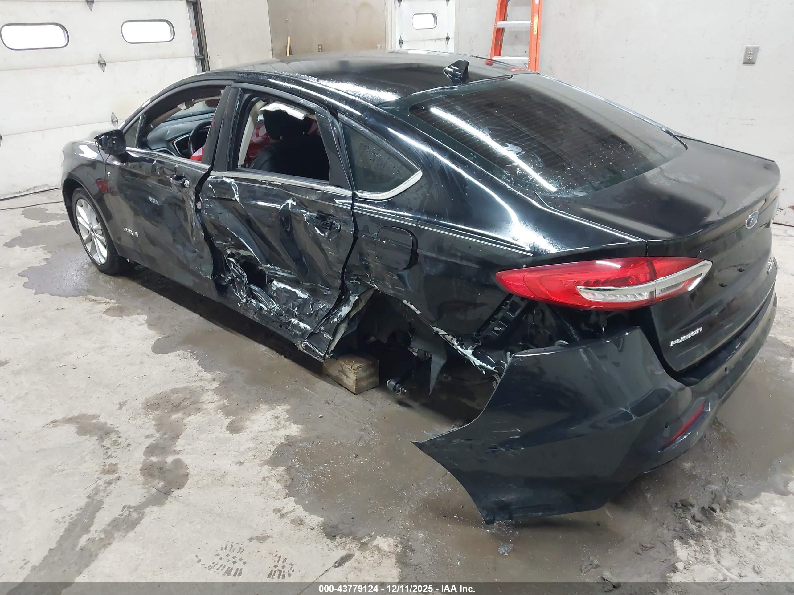 FORD FUSION image 3