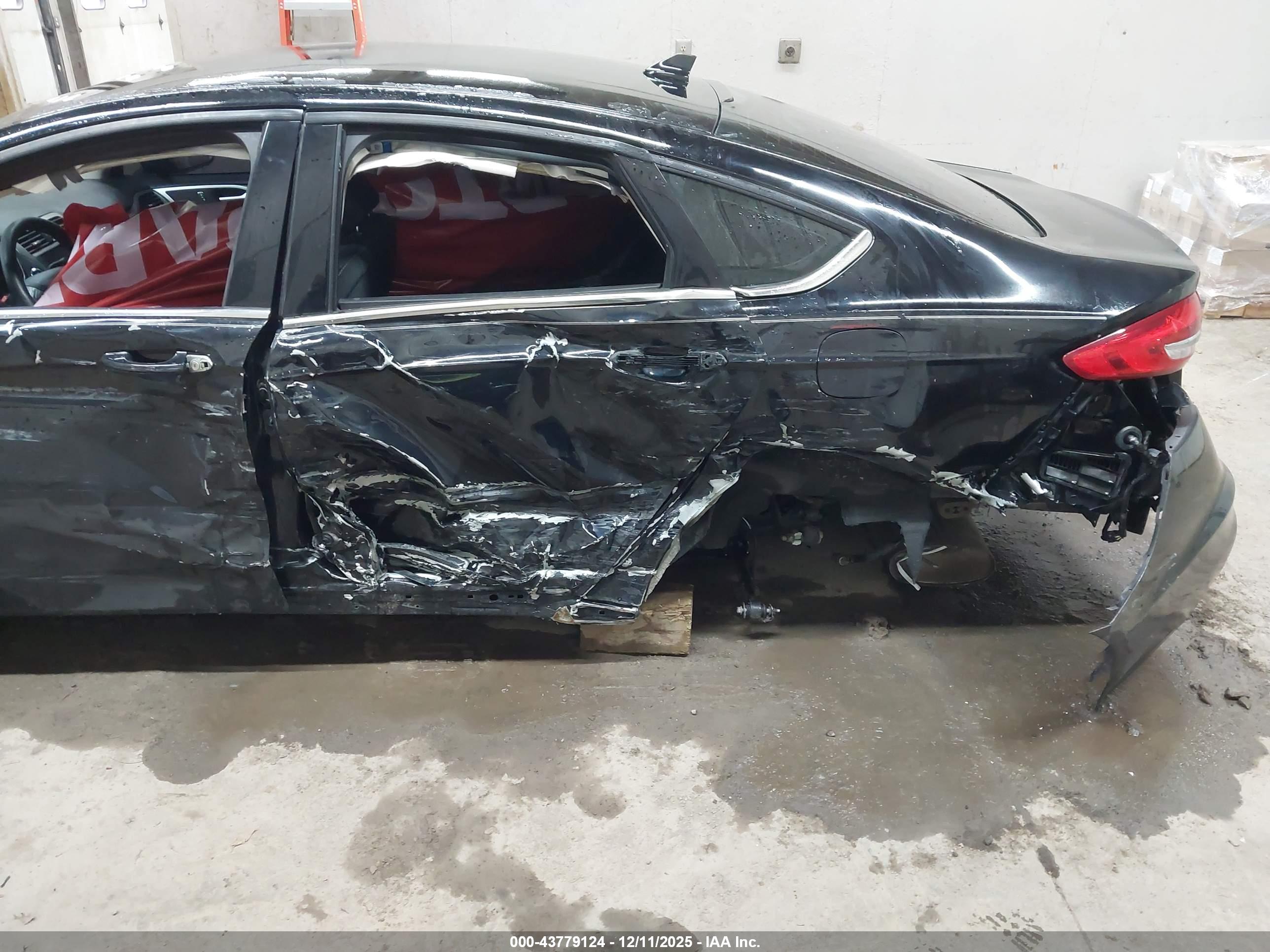 FORD FUSION image 6