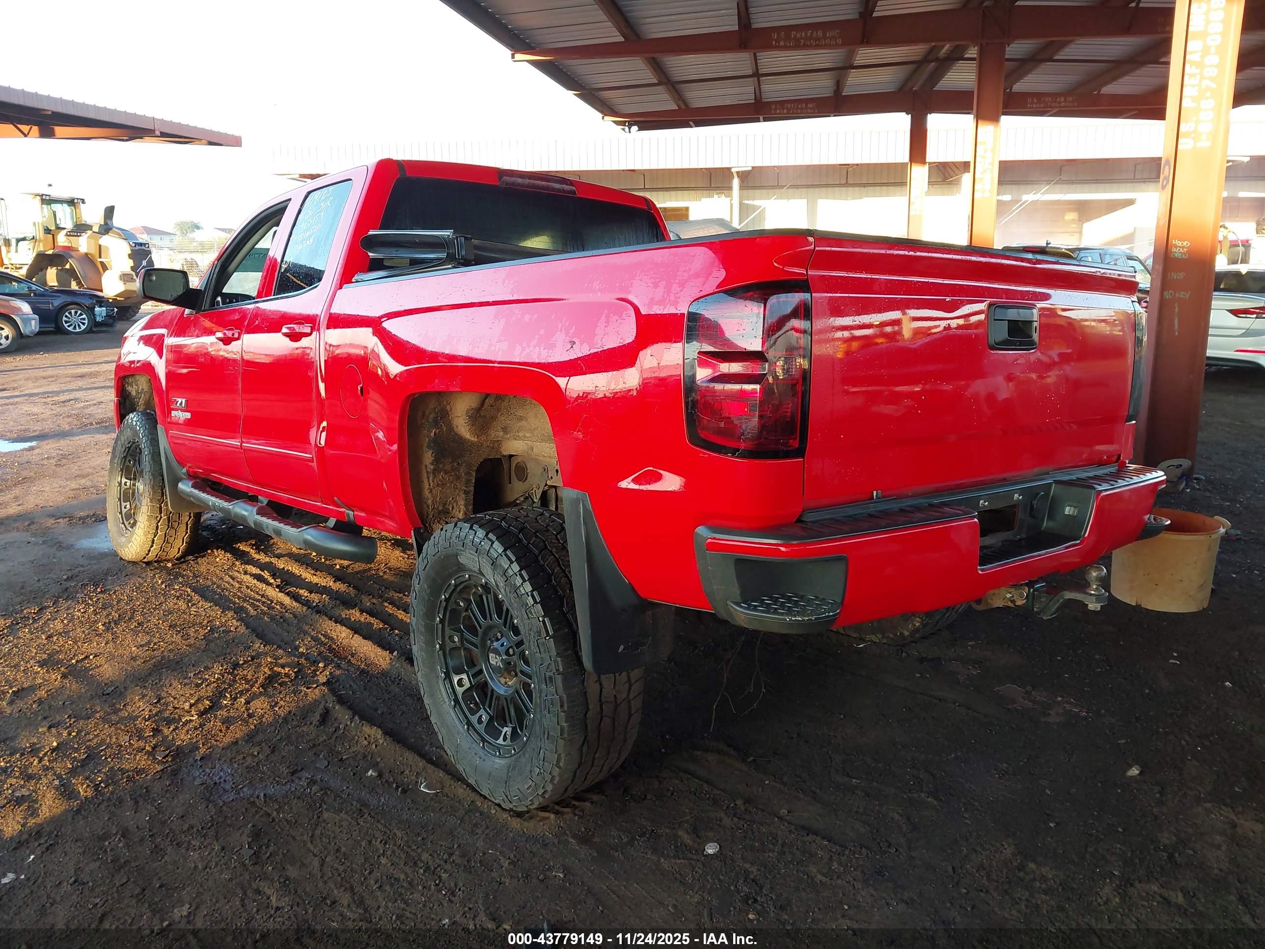 CHEVROLET SILVERADO image 3