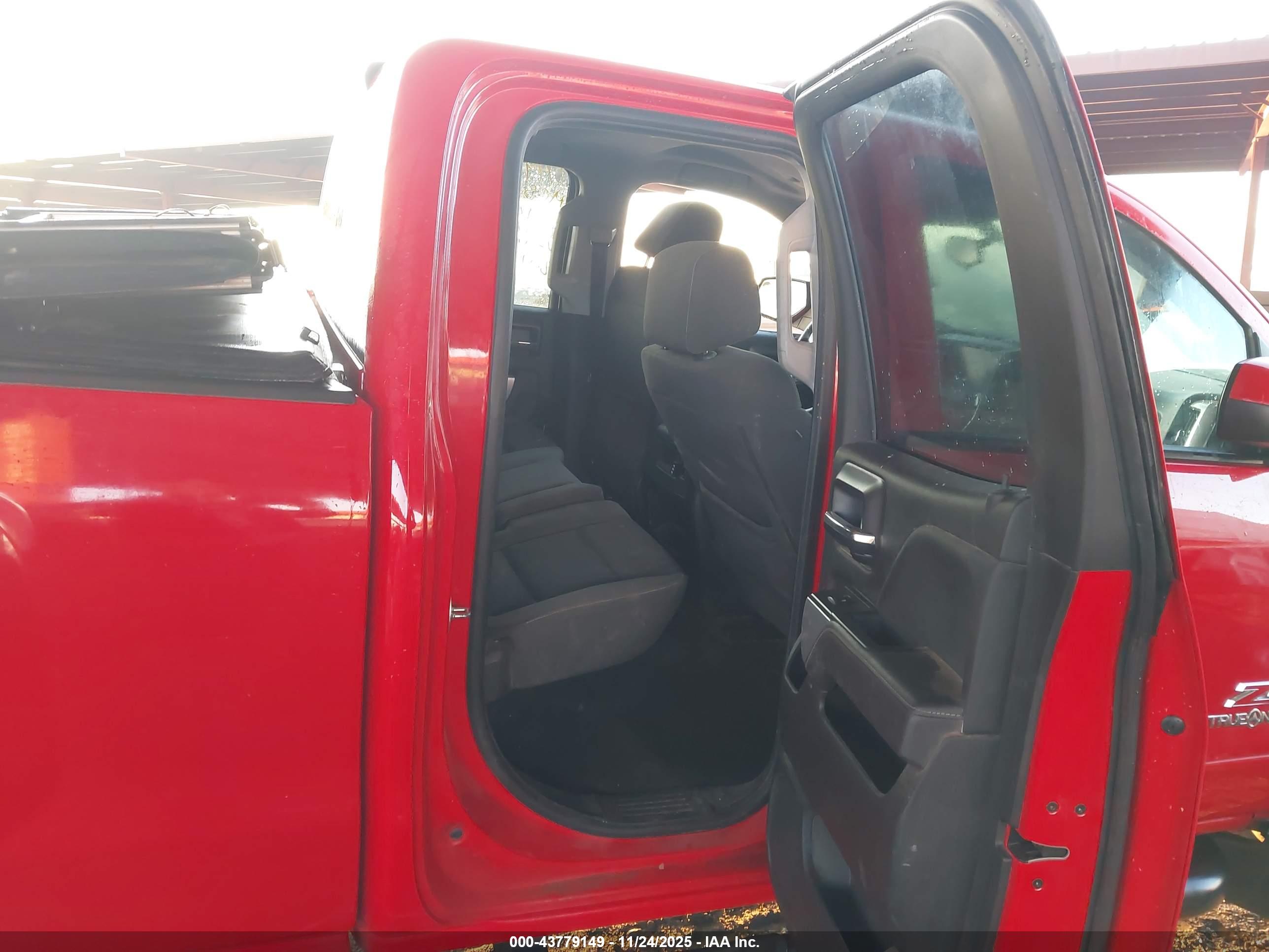 CHEVROLET SILVERADO image 8