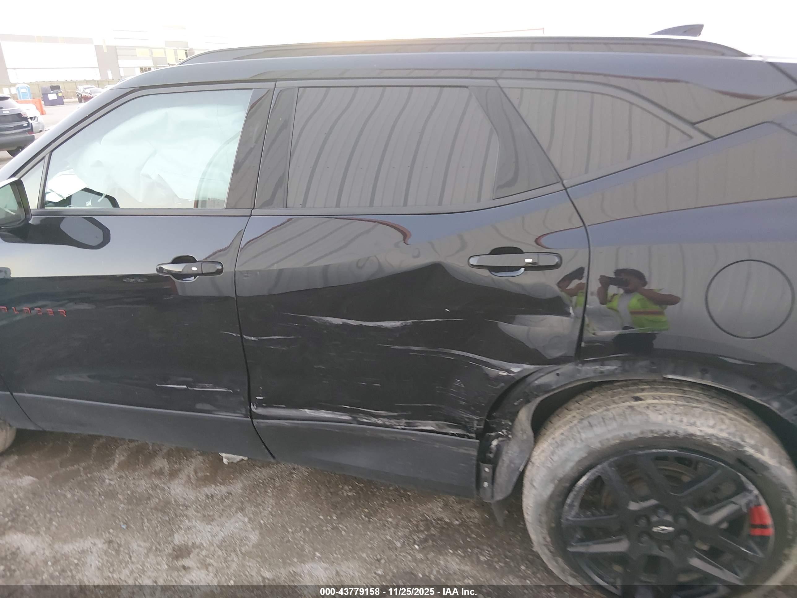 CHEVROLET BLAZER image 6