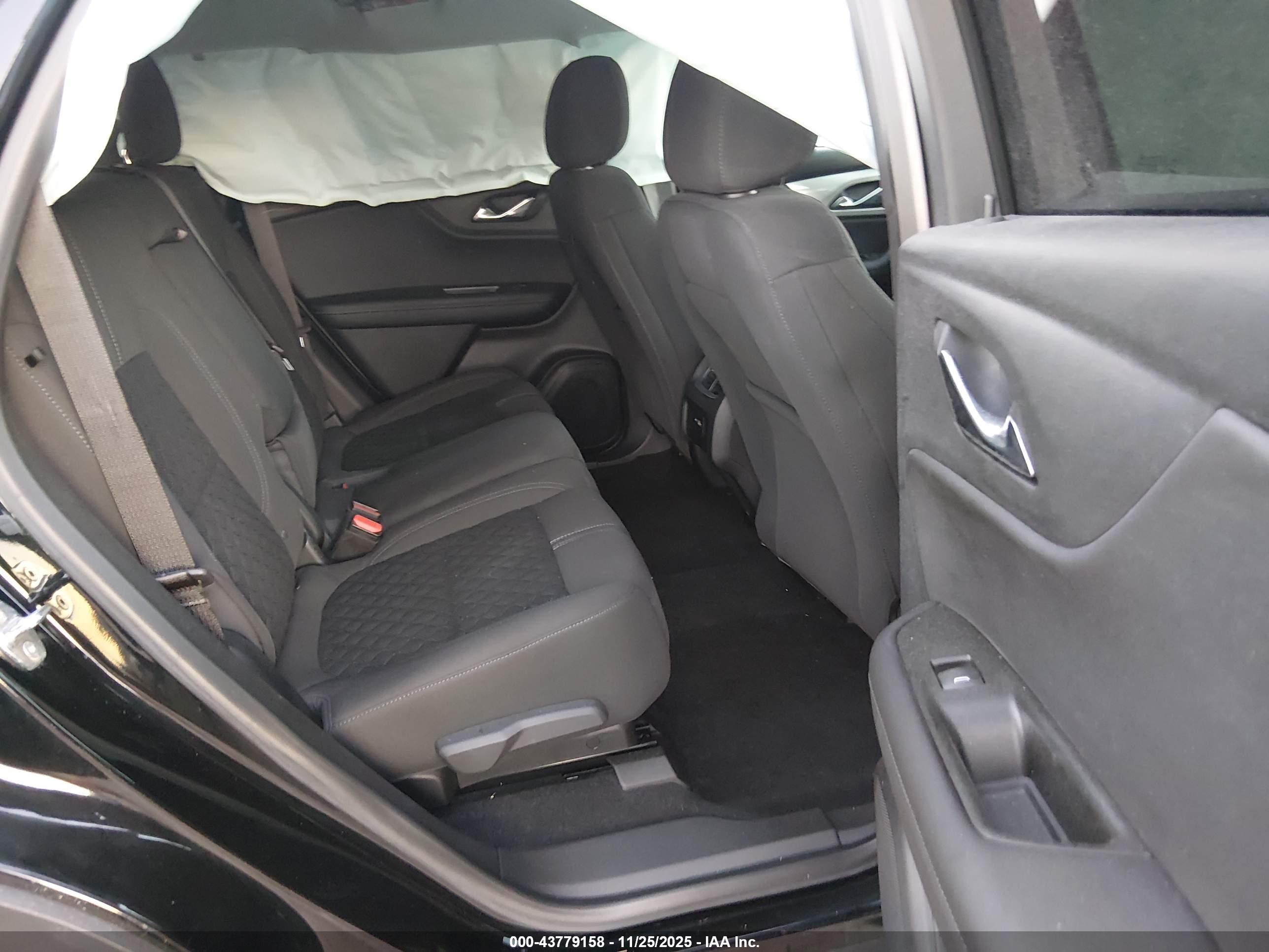 CHEVROLET BLAZER image 8