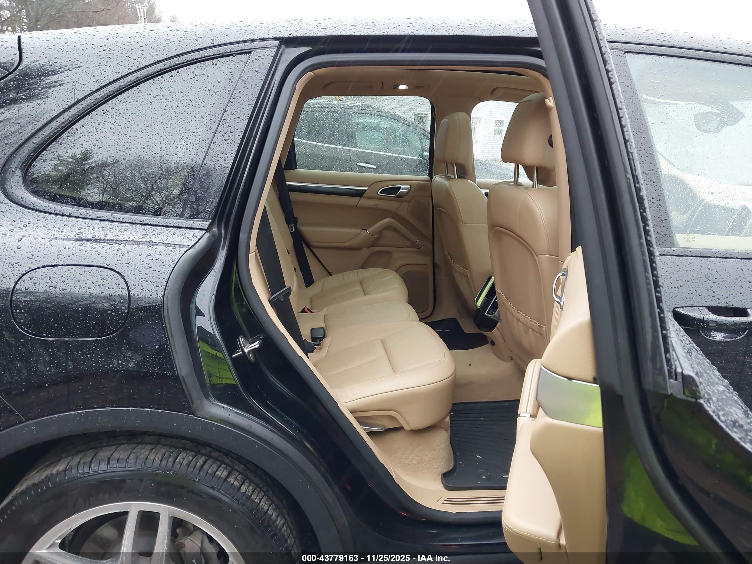 PORSCHE CAYENNE image 8
