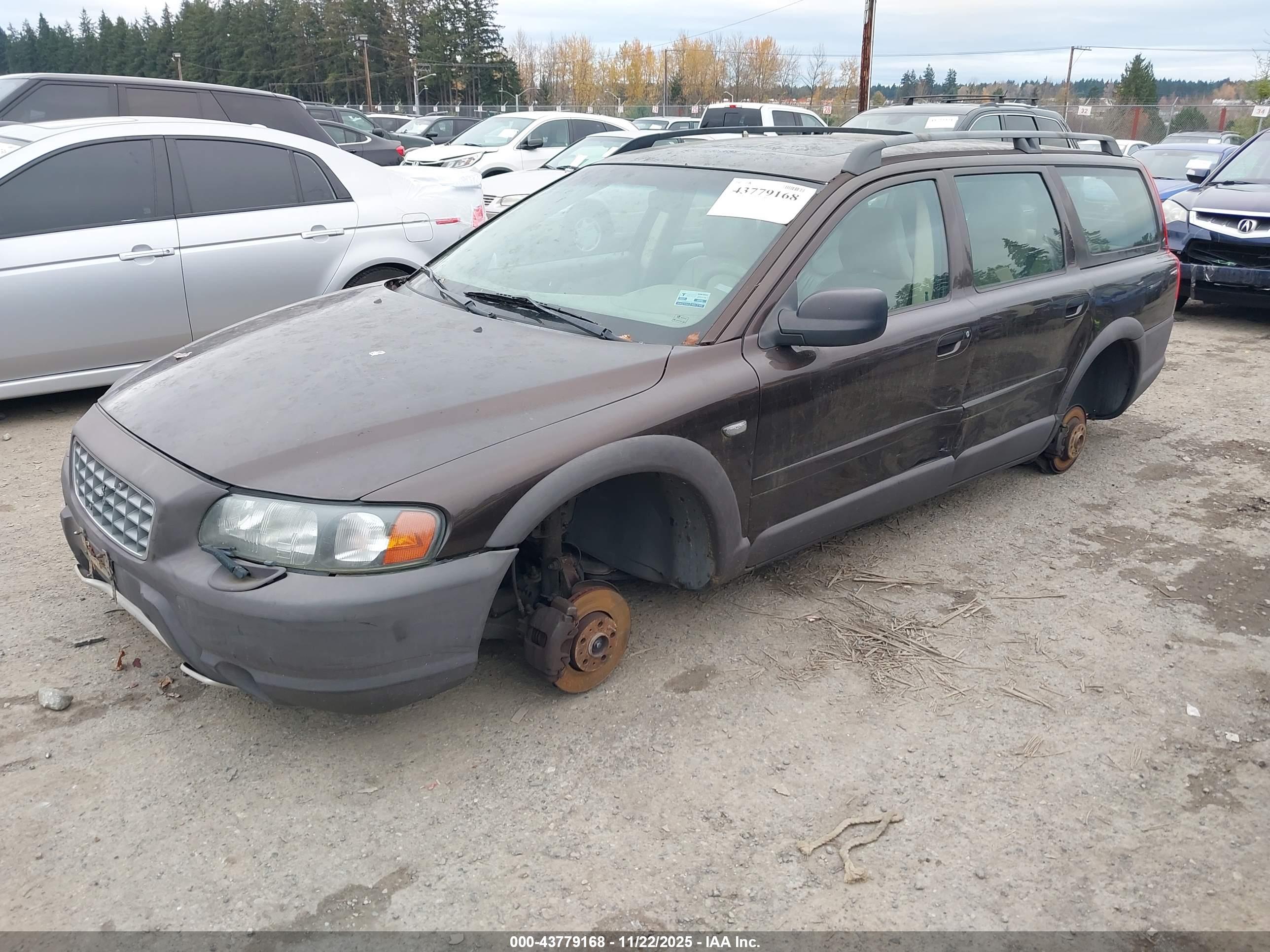 VOLVO V70 image 2