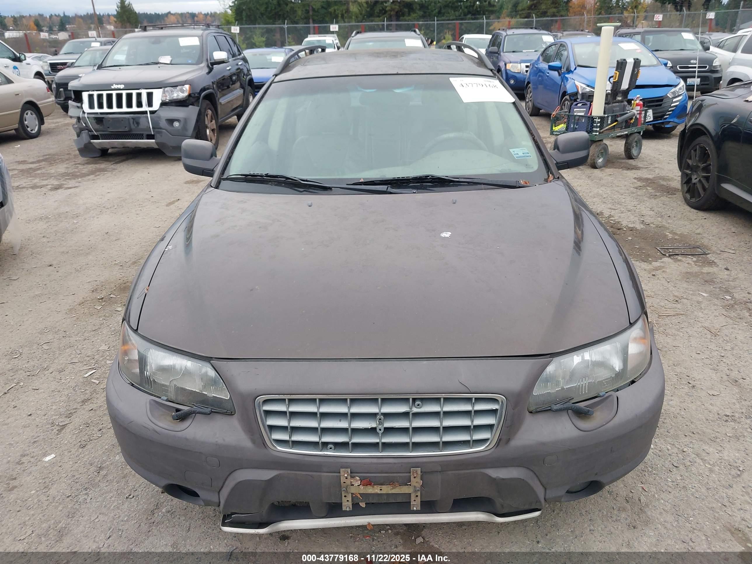 VOLVO V70 image 6