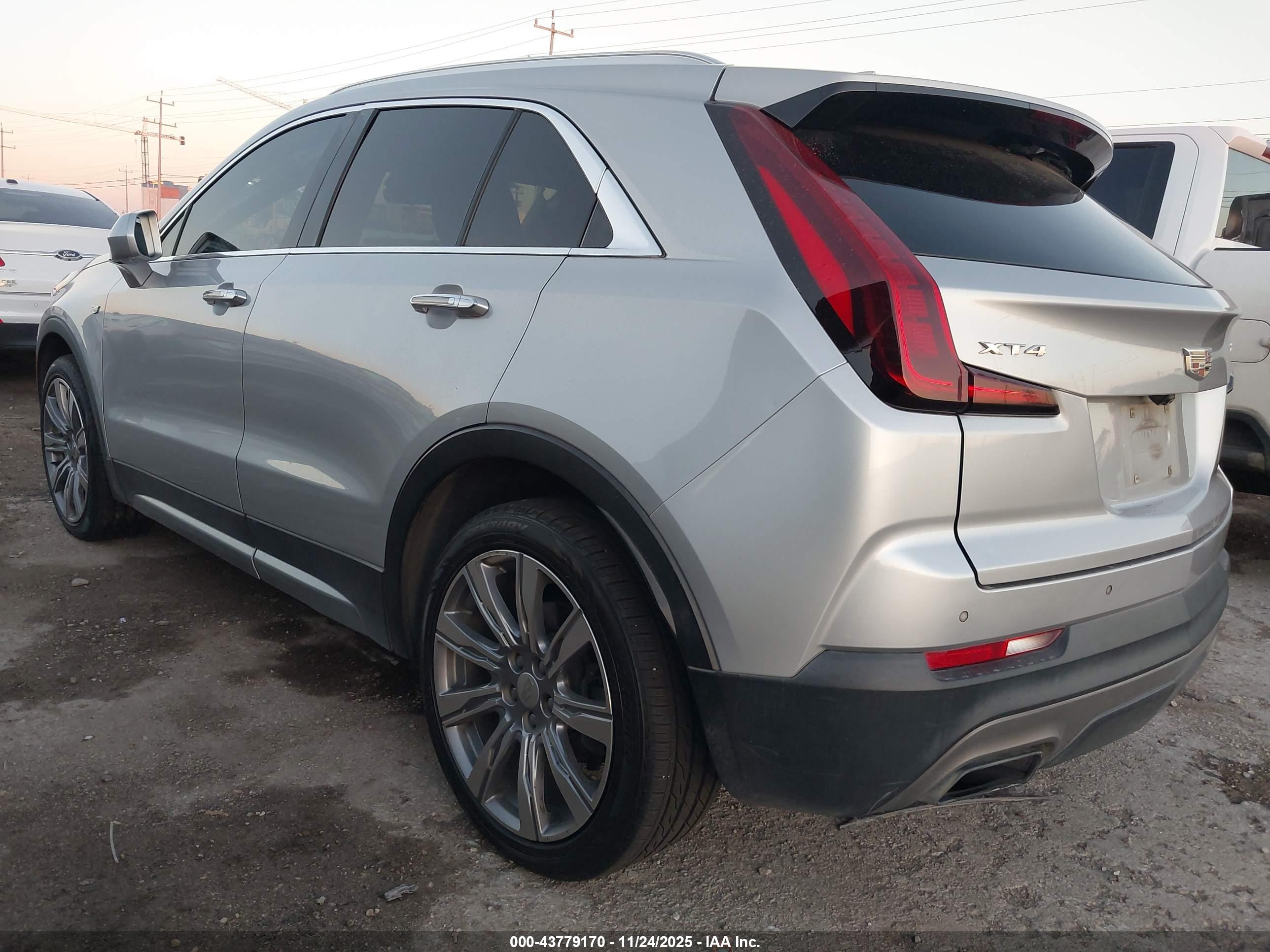 CADILLAC XT4 image 3