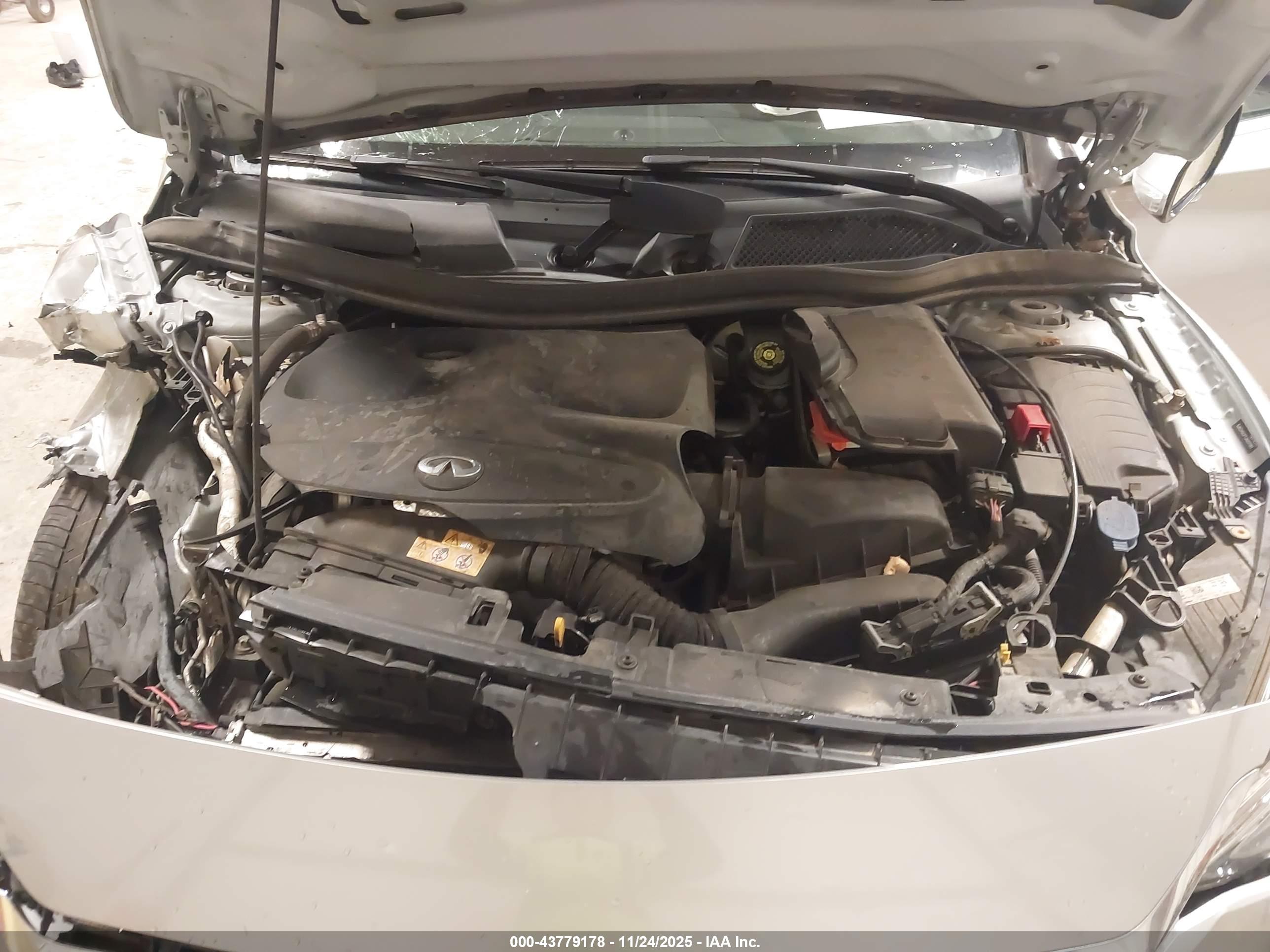 INFINITI QX30 image 10