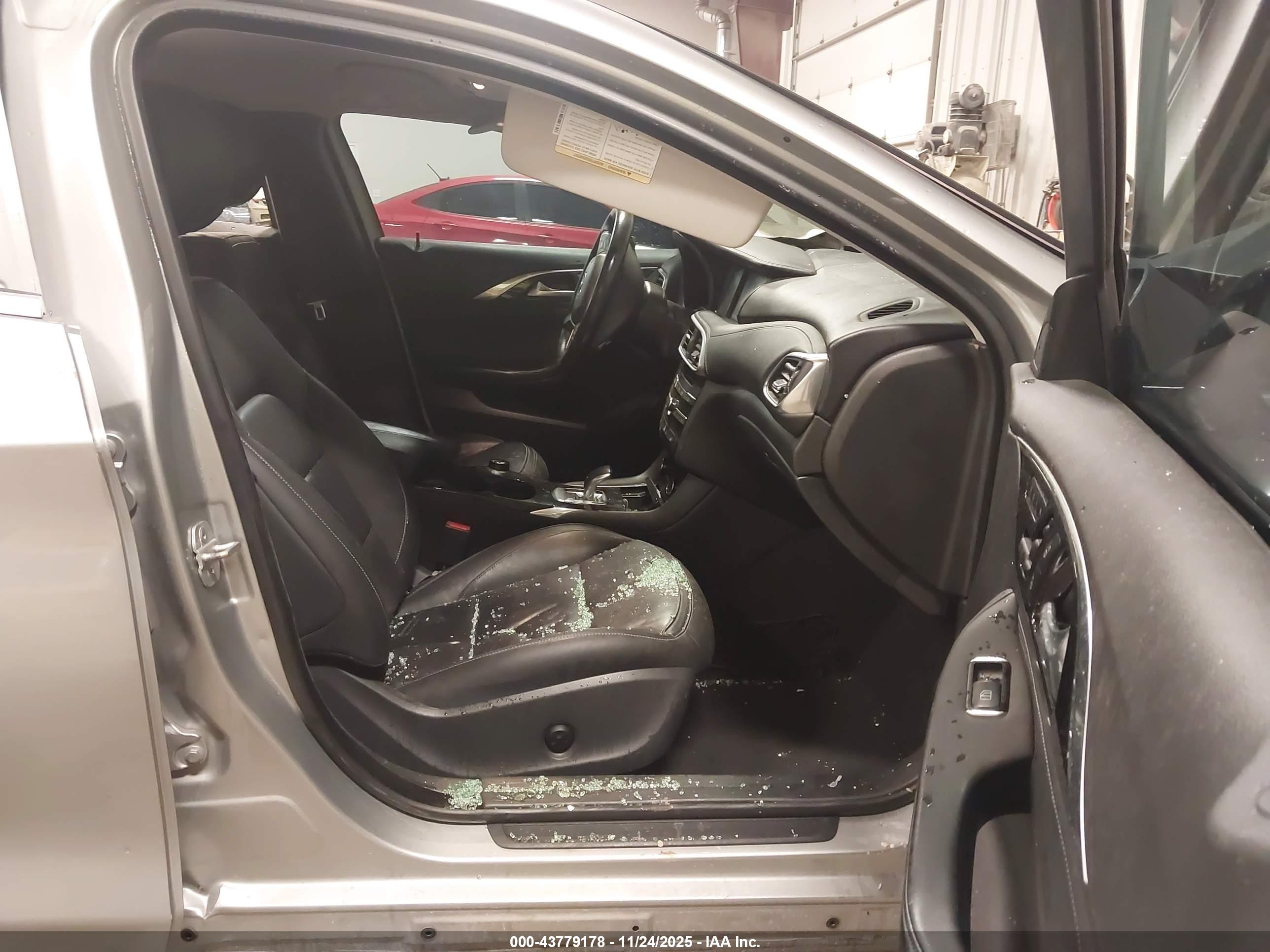 INFINITI QX30 image 5