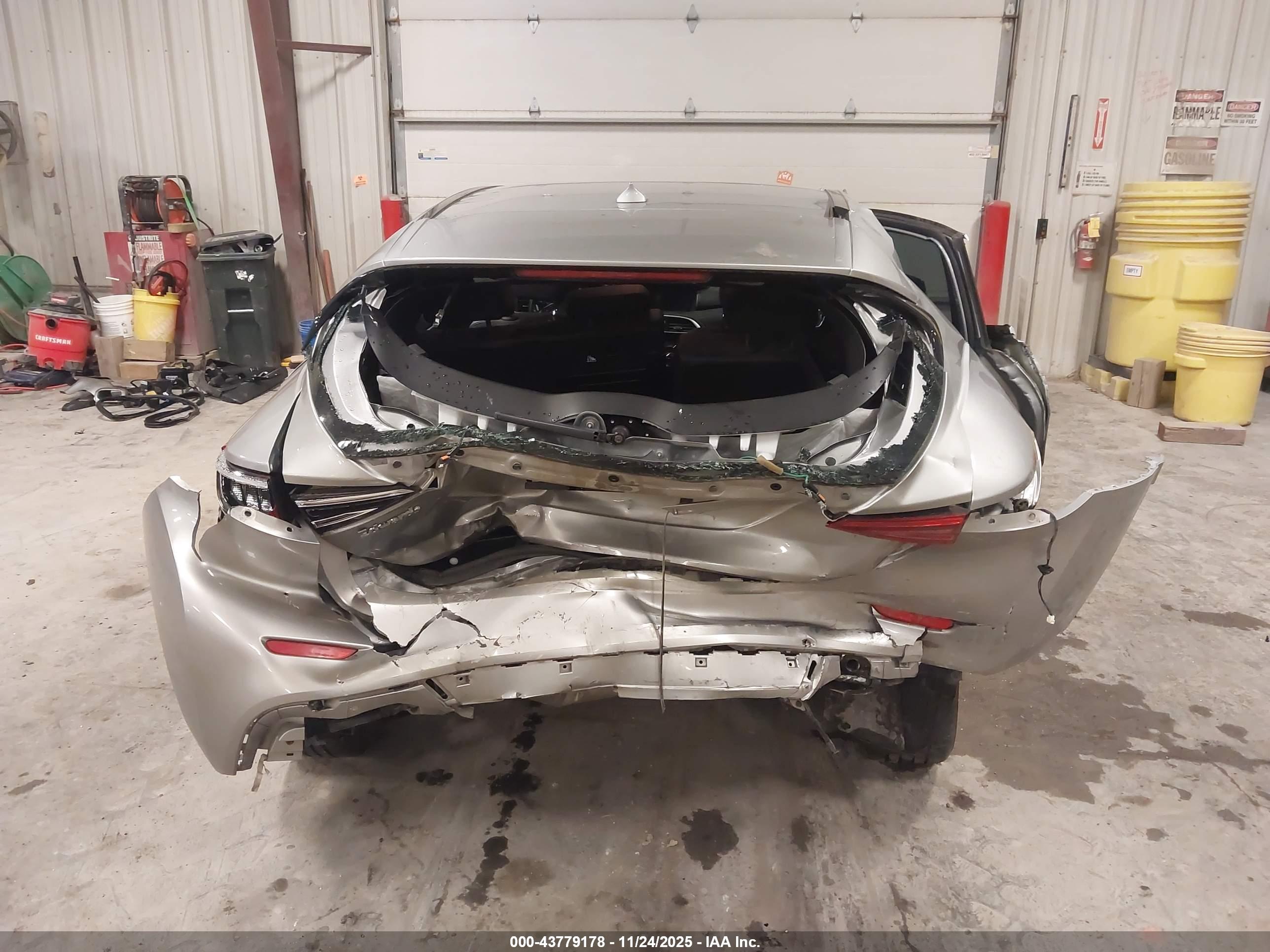 INFINITI QX30 image 6