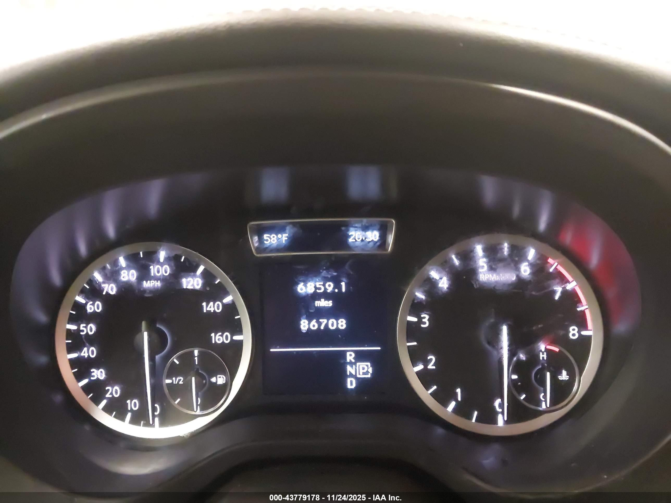 INFINITI QX30 image 7