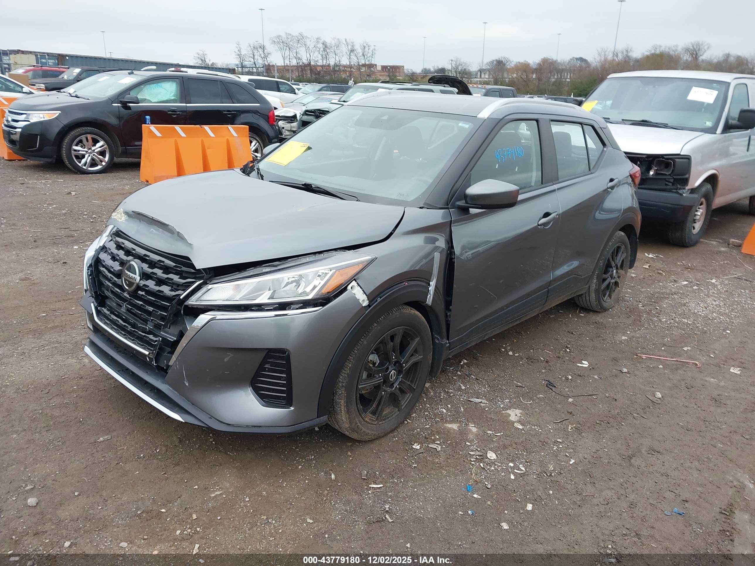 NISSAN KICKS image 2