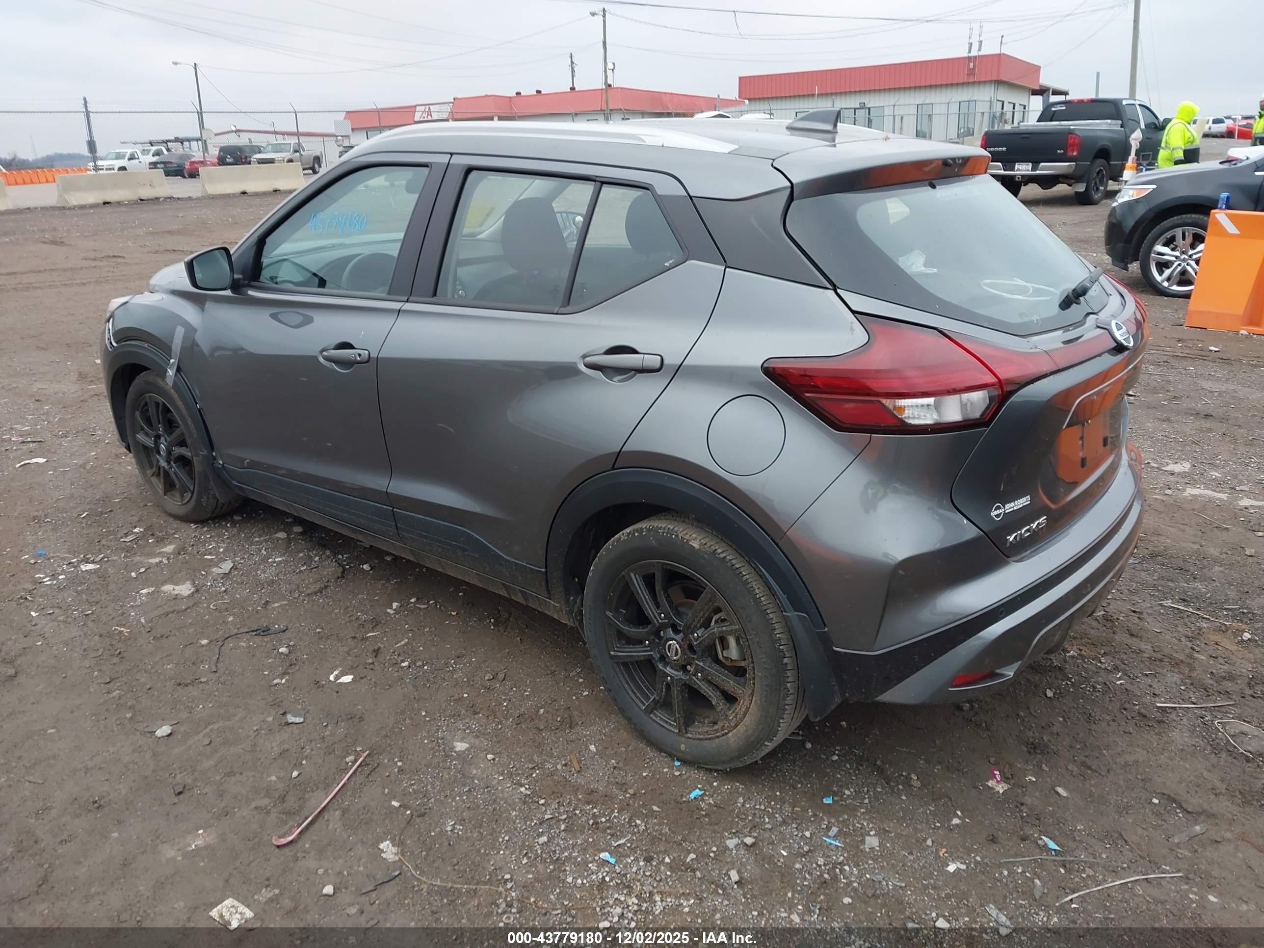 NISSAN KICKS image 3