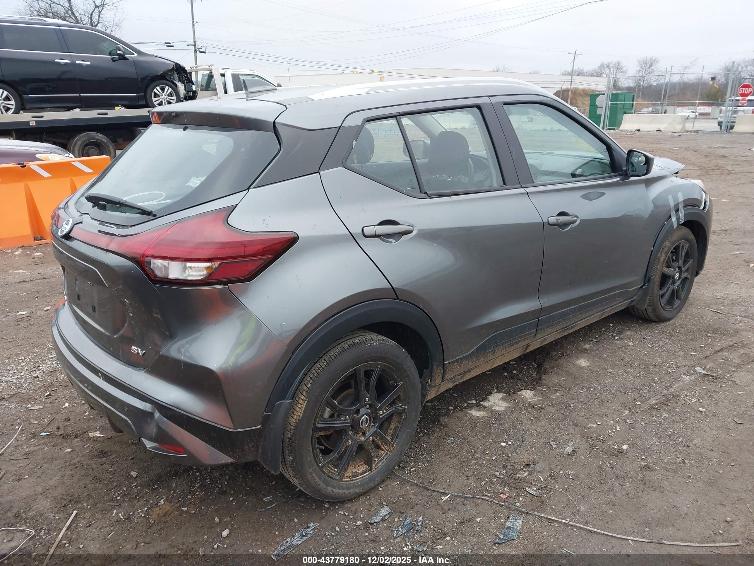 NISSAN KICKS image 4
