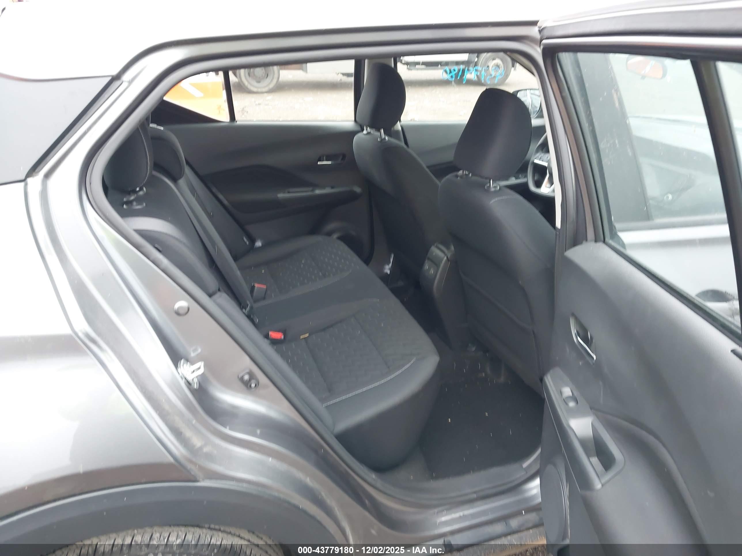 NISSAN KICKS image 8