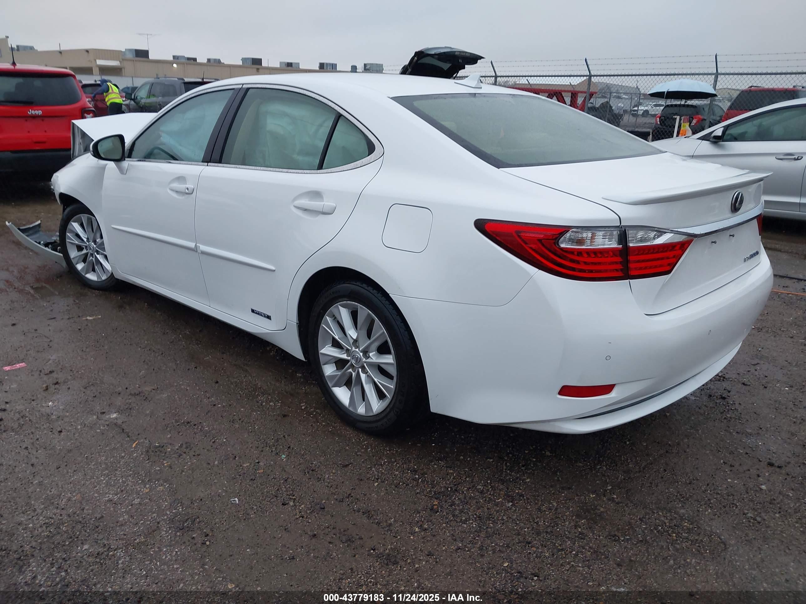 LEXUS ES image 3