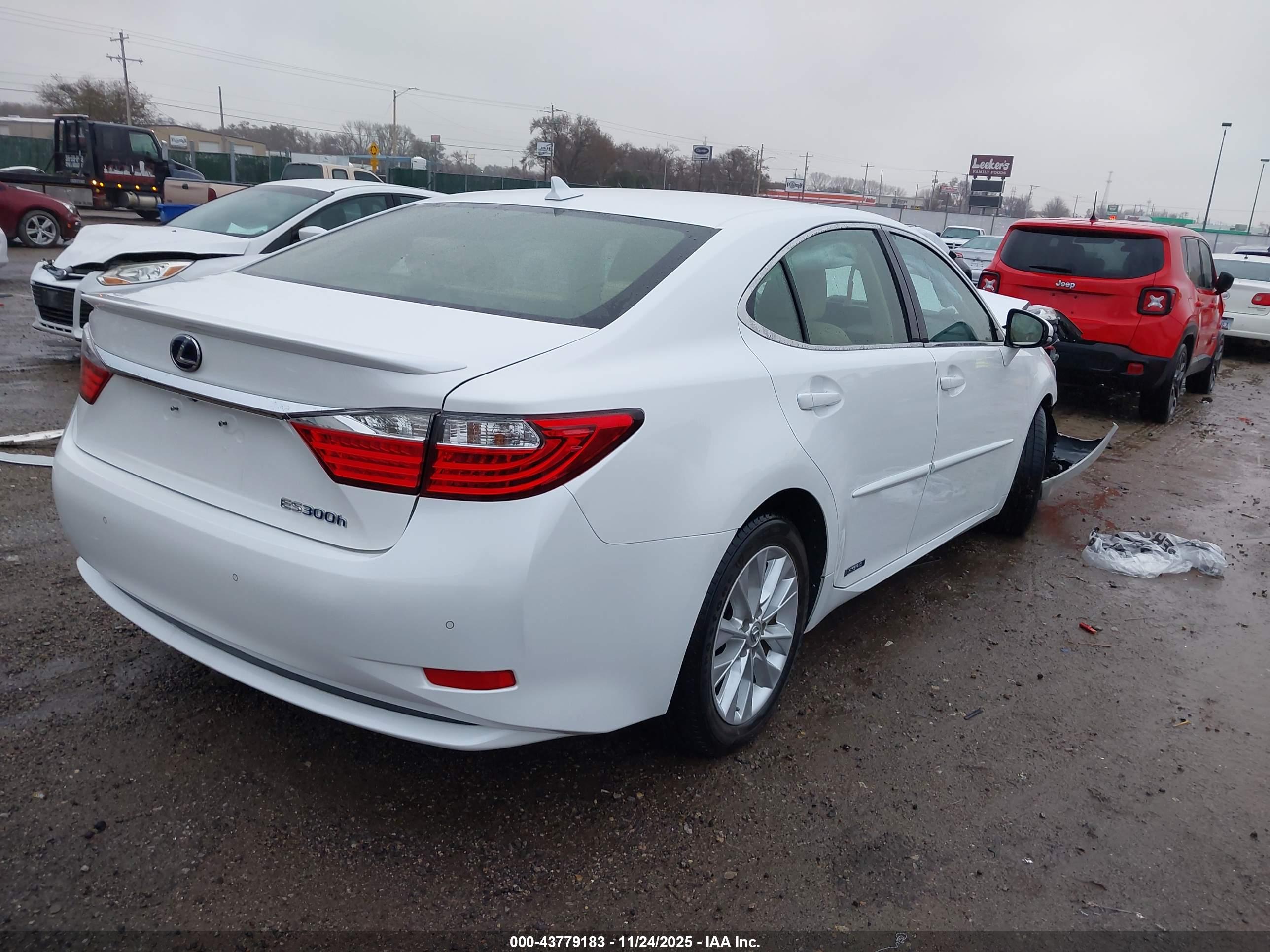LEXUS ES image 4