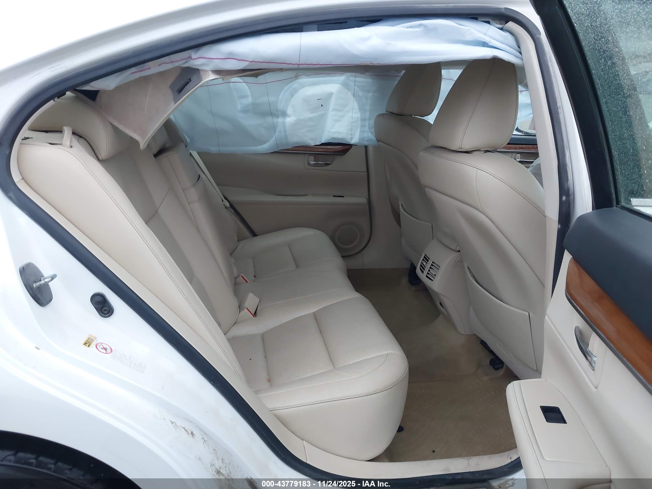 LEXUS ES image 8
