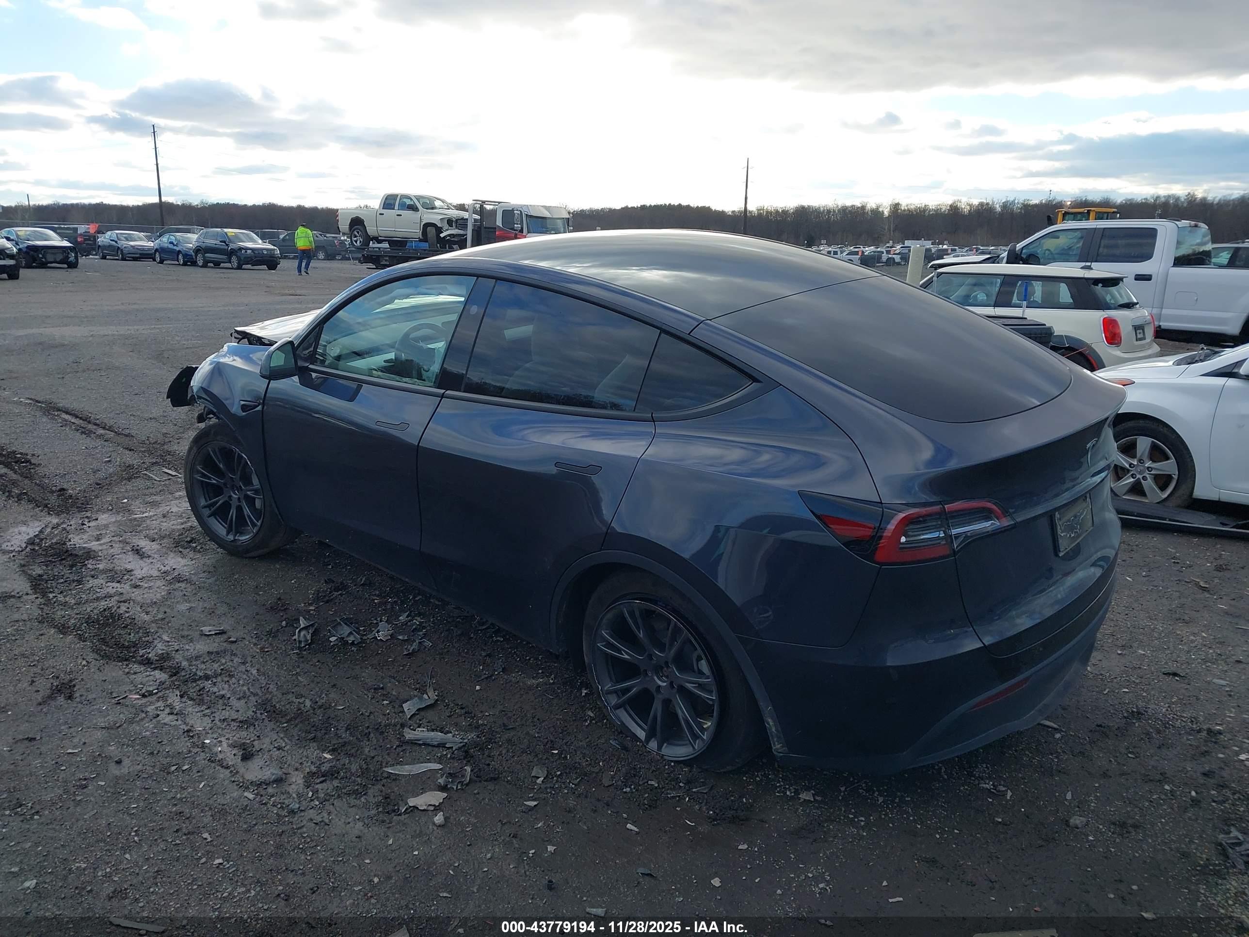 TESLA MODEL image 3