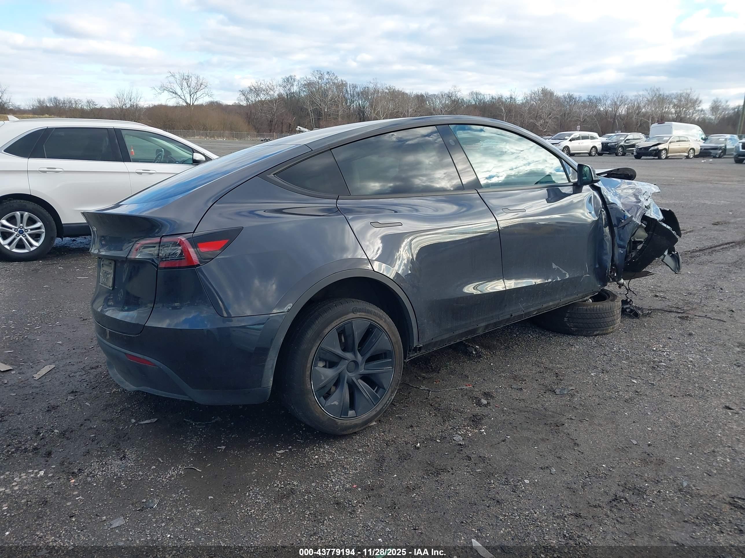 TESLA MODEL image 4