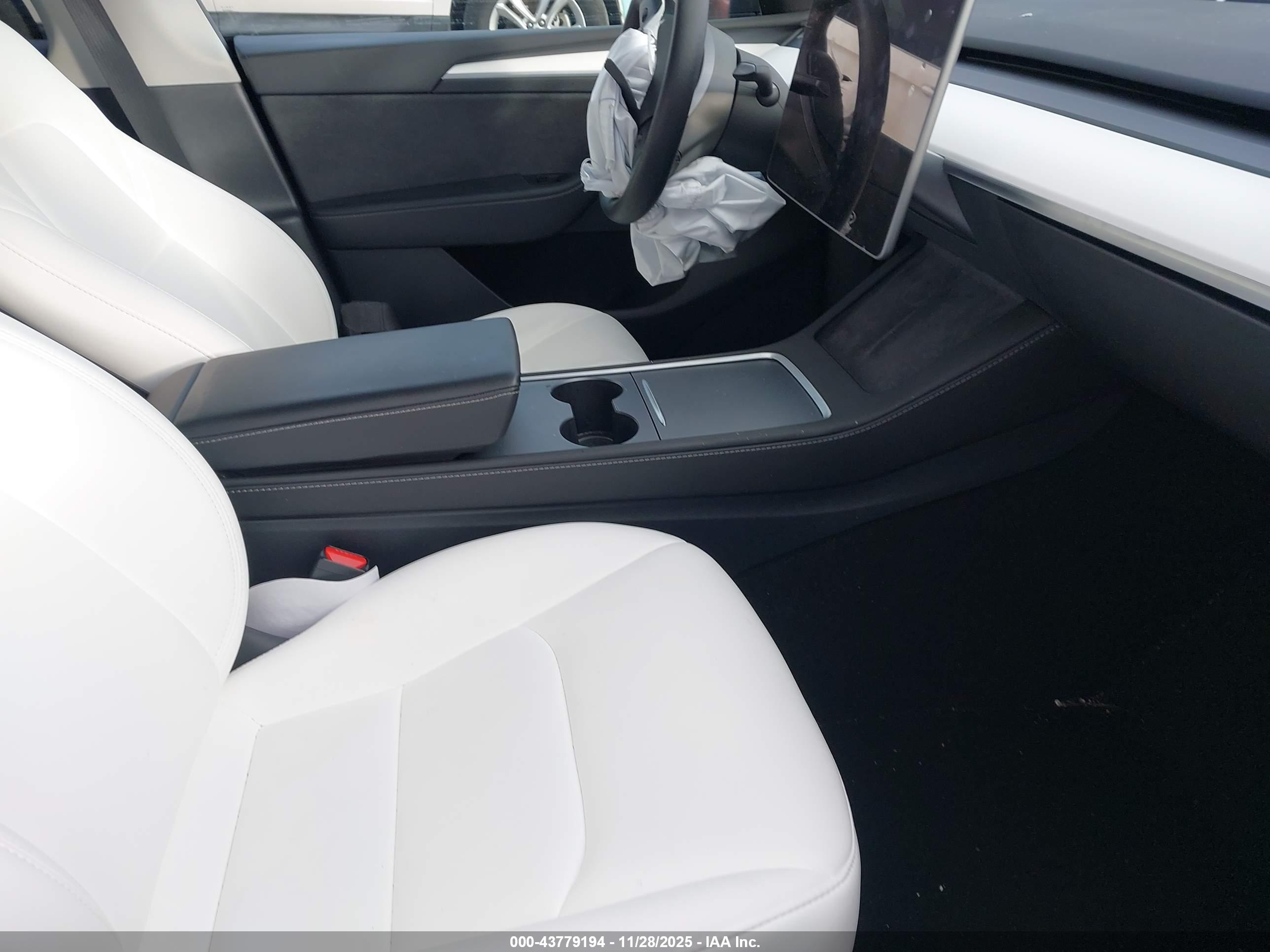 TESLA MODEL image 5