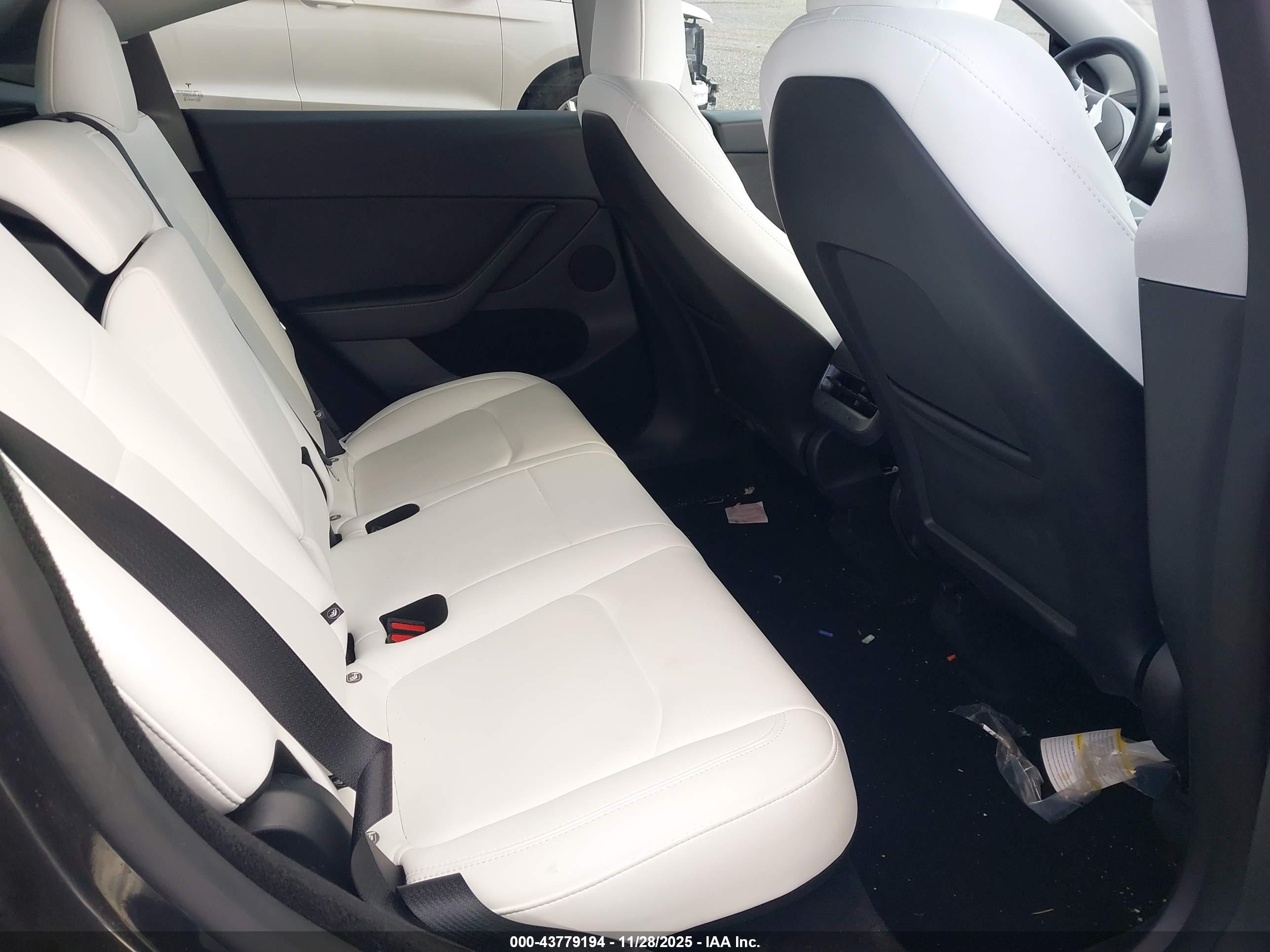 TESLA MODEL image 8